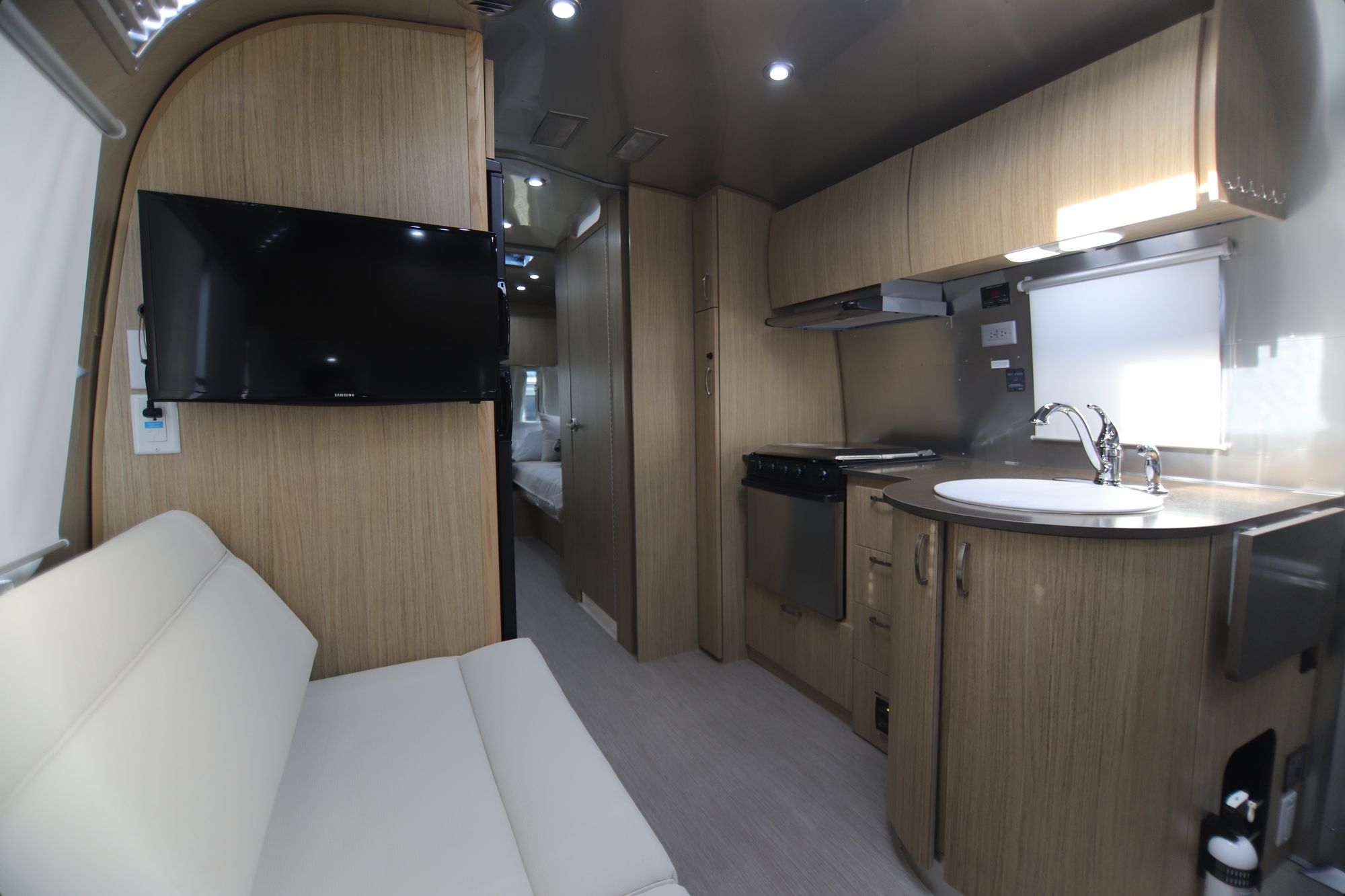 New 2019 Airstream Flying Cloud 25FB Travel Trailer  For Sale