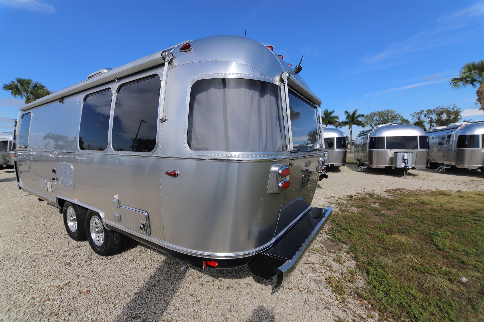 New 2019 Airstream Flying Cloud 25FB Travel Trailer  For Sale