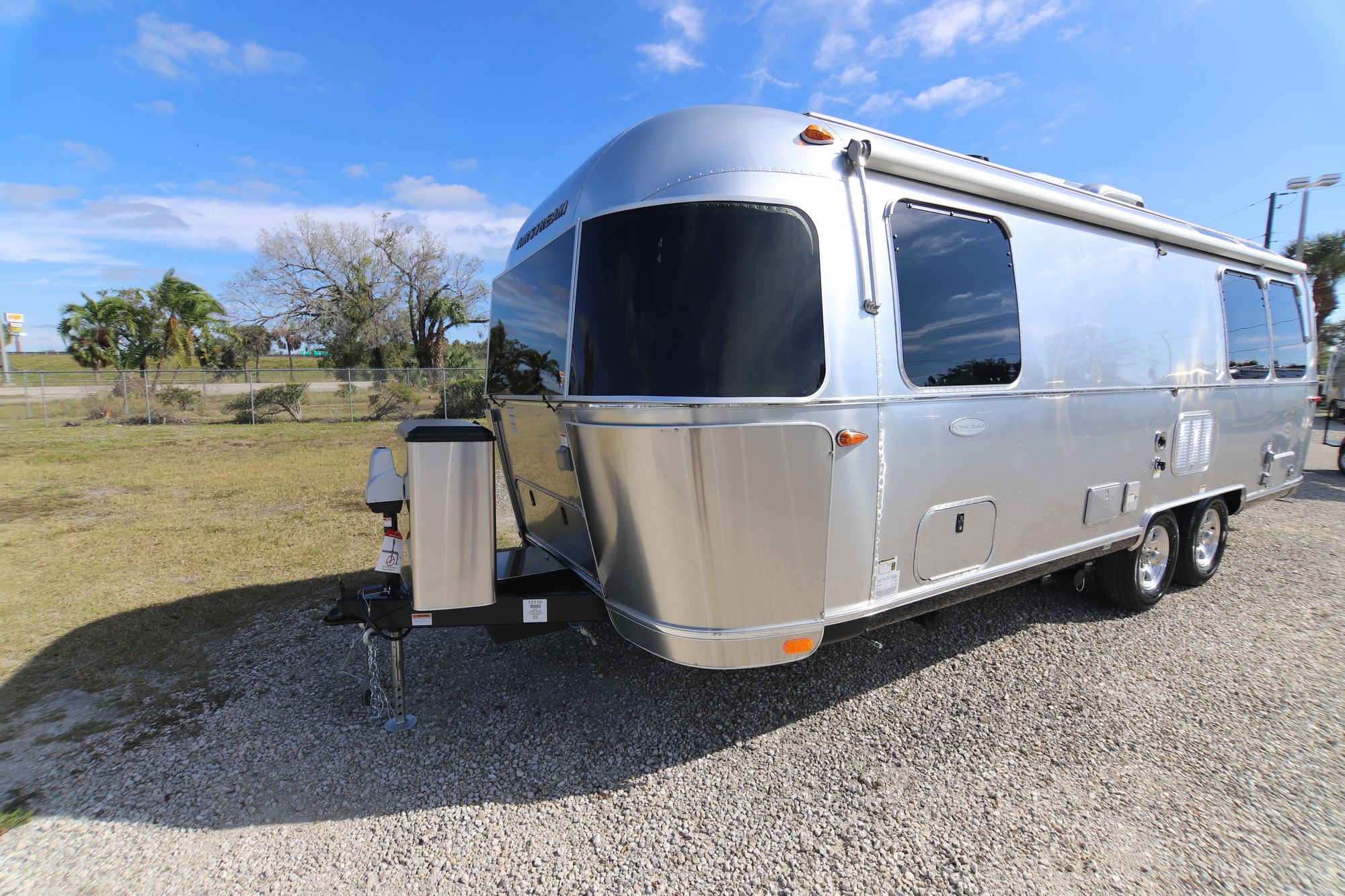 New 2019 Airstream Flying Cloud 25FB Travel Trailer  For Sale