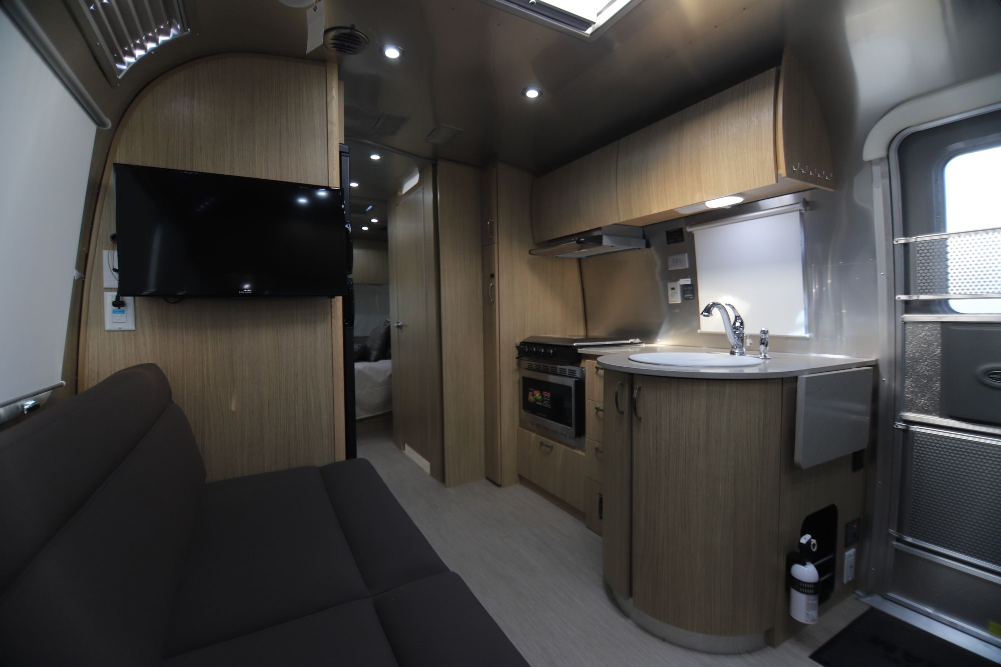 New 2019 Airstream Flying Cloud 25FB Travel Trailer  For Sale