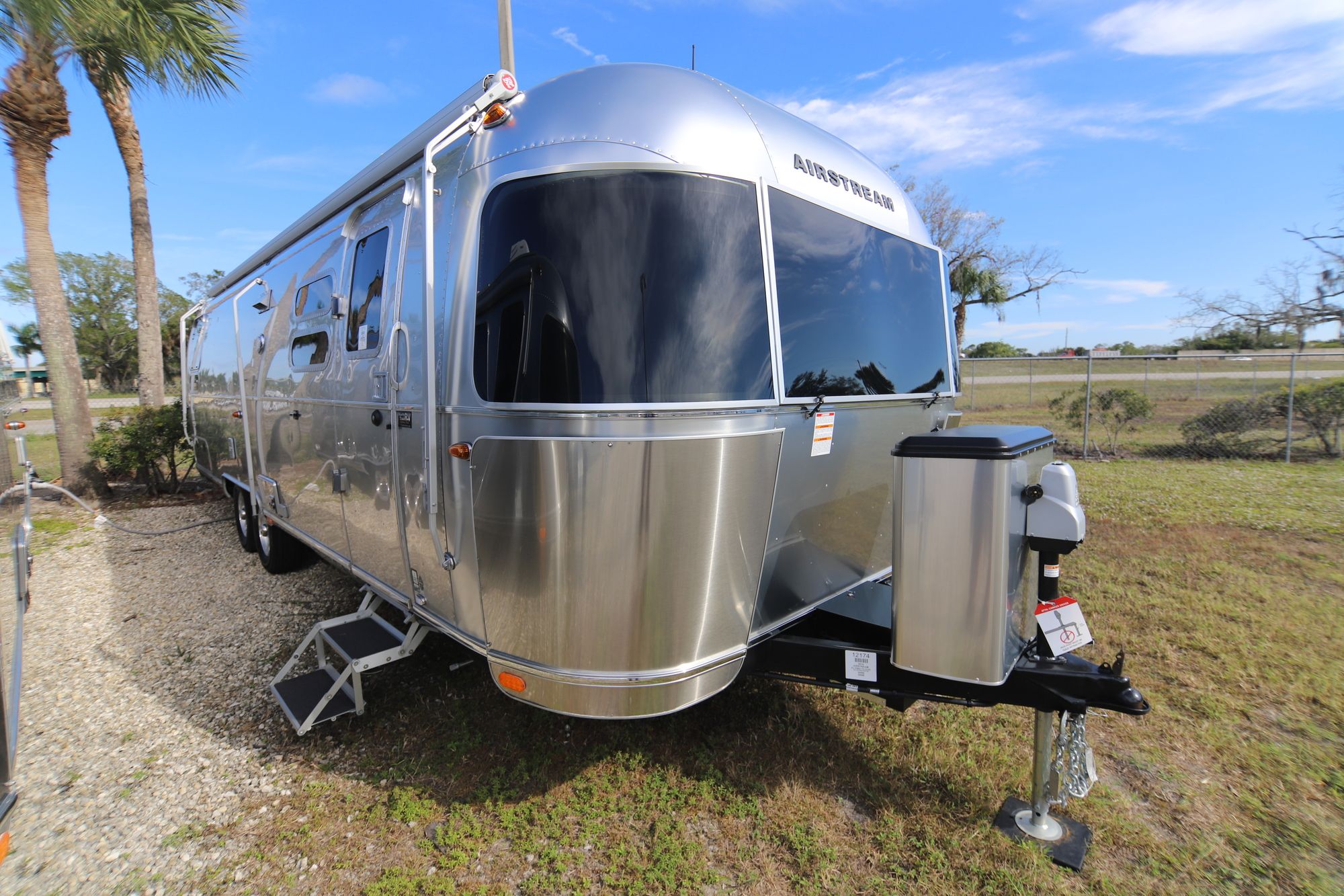 New 2019 Airstream Flying Cloud 30RB Travel Trailer  For Sale