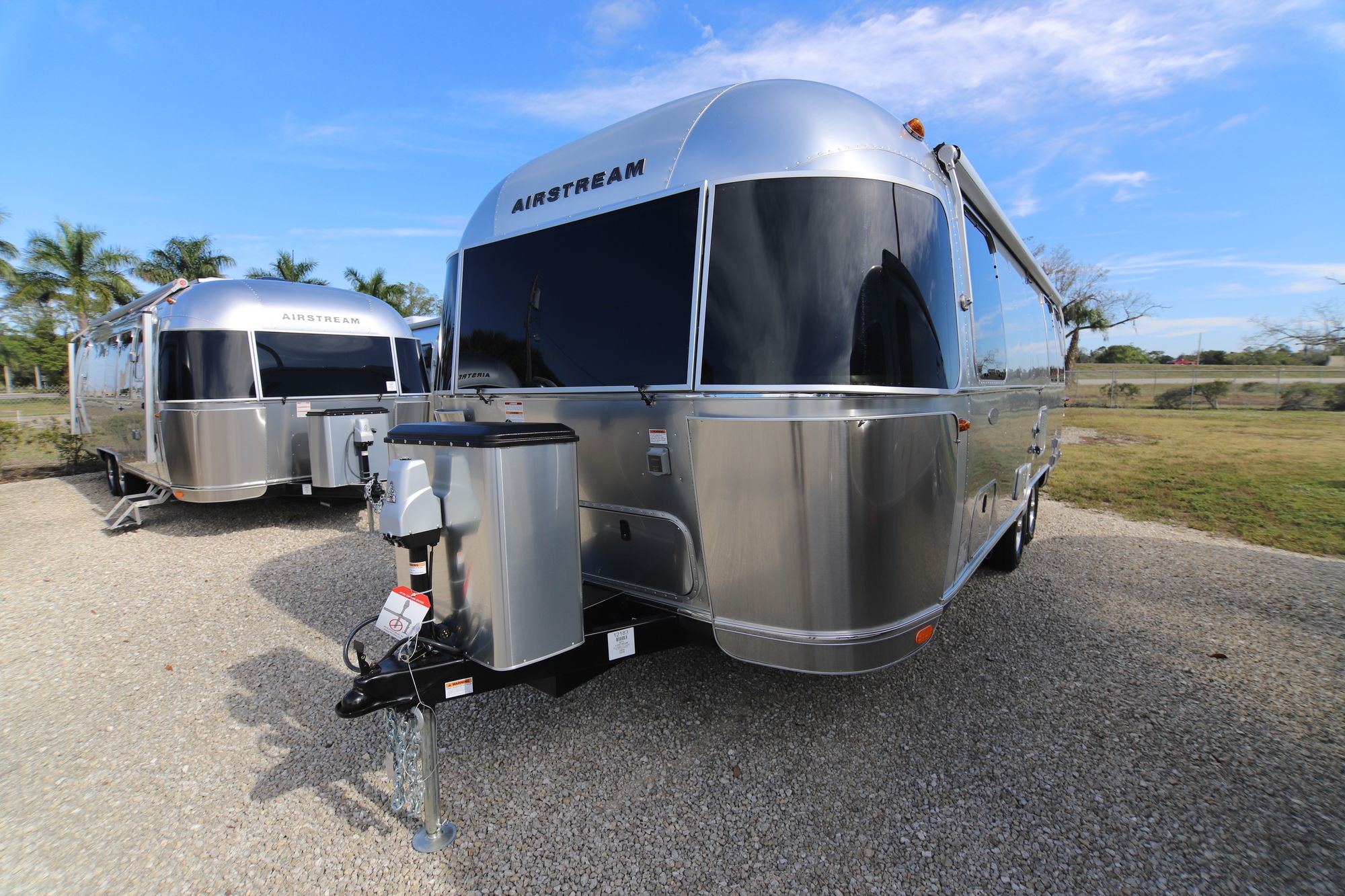 New 2019 Airstream Flying Cloud 25FB Travel Trailer  For Sale