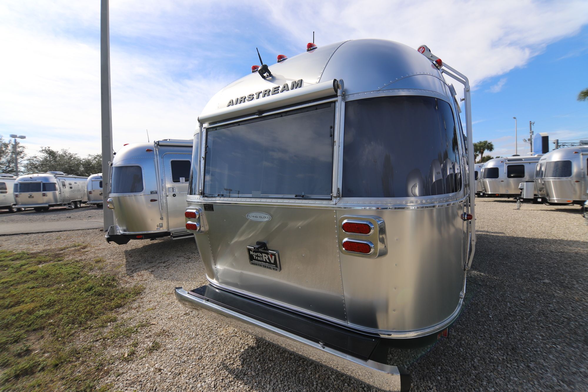 New 2019 Airstream Flying Cloud 25FB Travel Trailer  For Sale