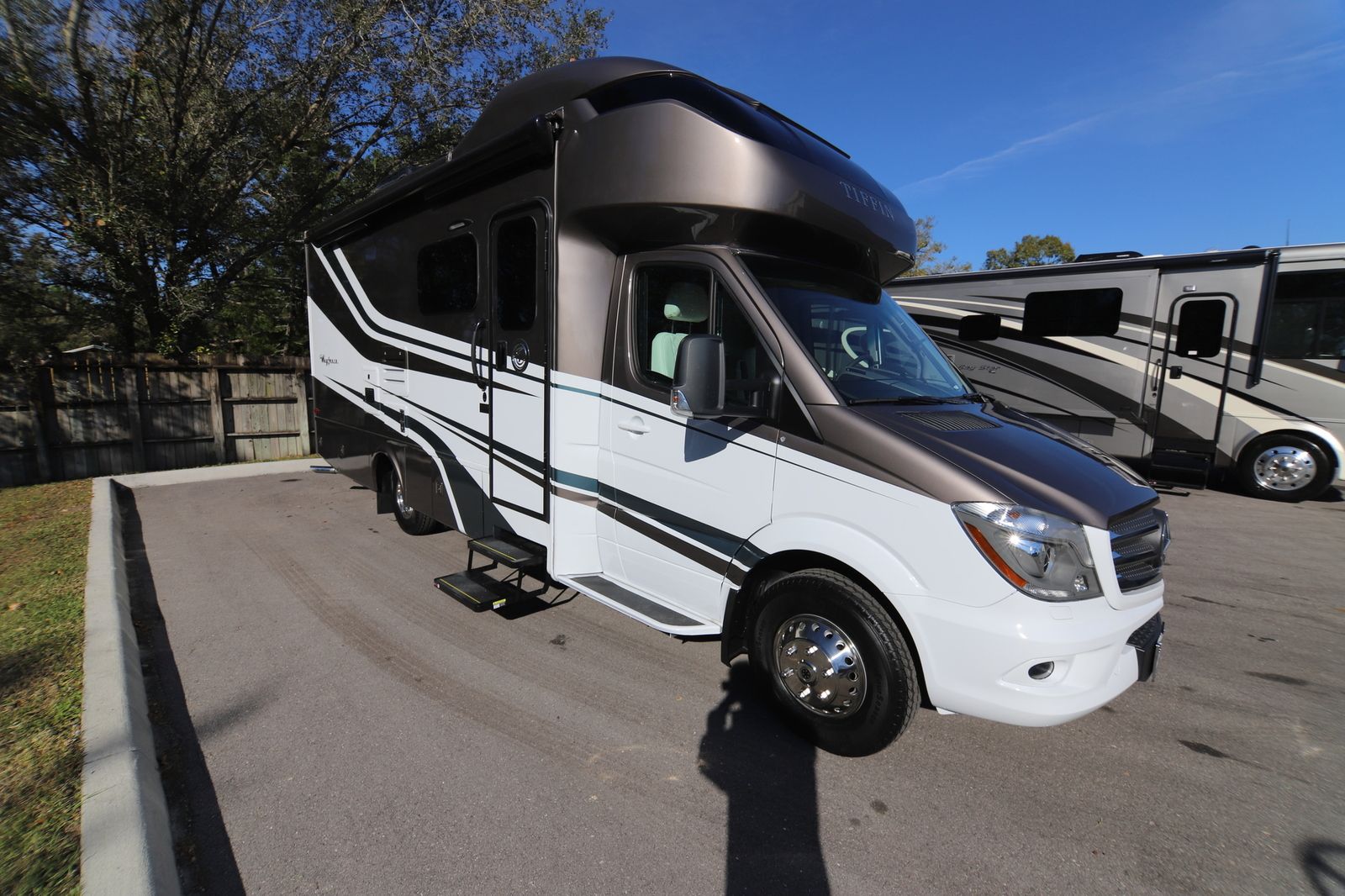 2019 Tiffin Motor Homes Wayfarer 24FW 12089