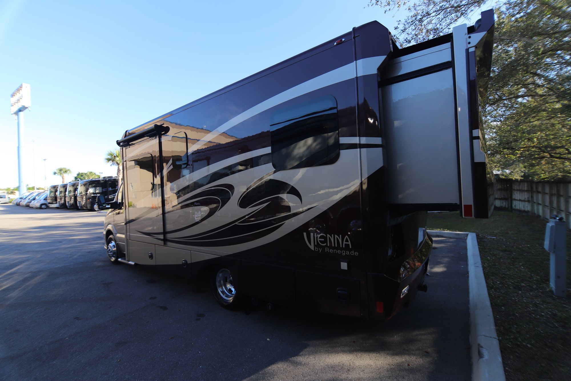 New 2019 Renegade Rv Vienna 25VQRS Class C  For Sale