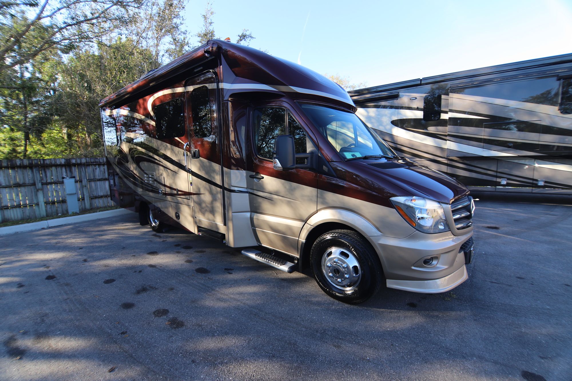 New 2019 Renegade Rv Vienna 25VQRS Class C  For Sale