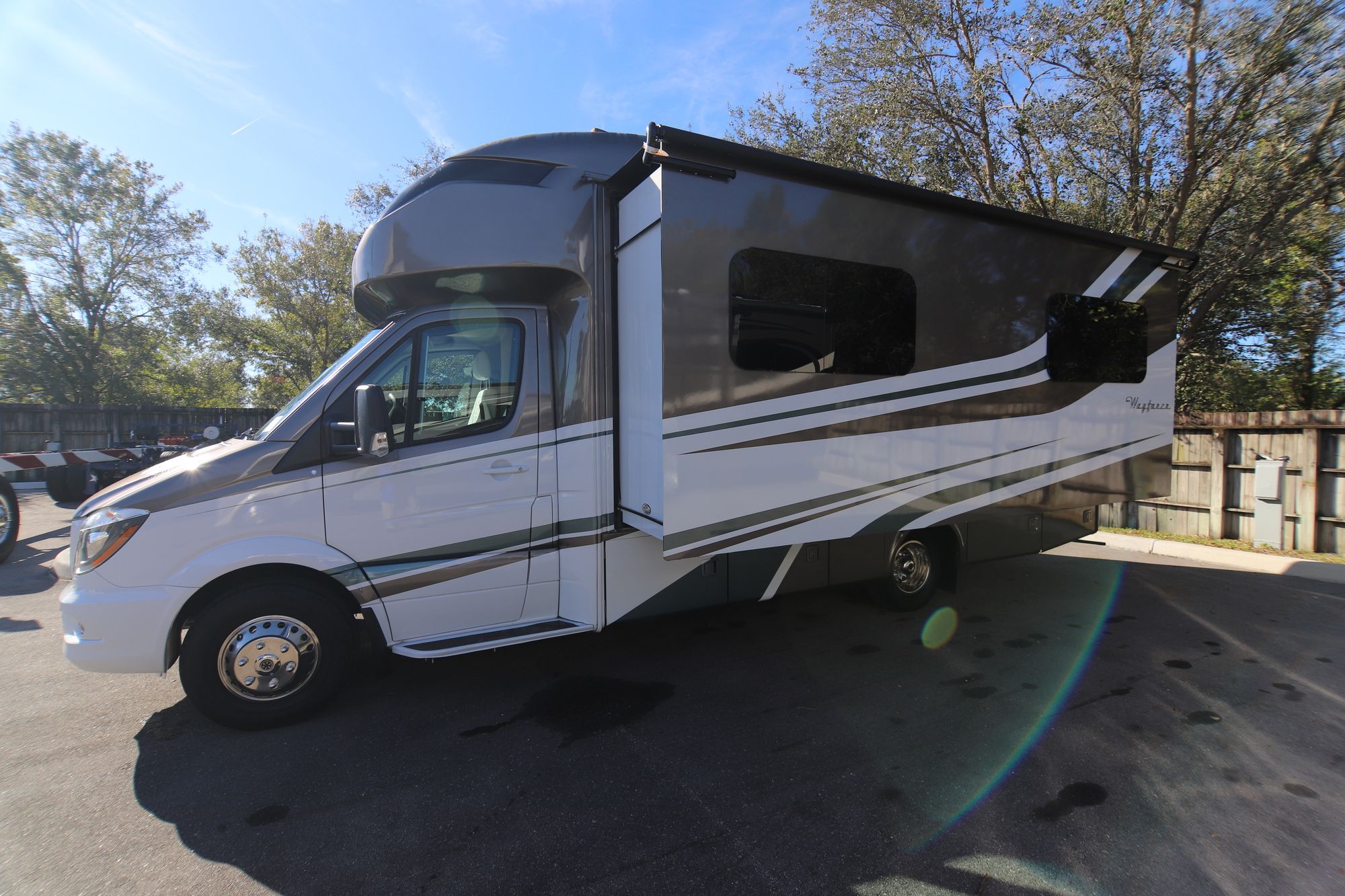 New 2019 Tiffin Motor Homes Wayfarer 24FW Class C  For Sale