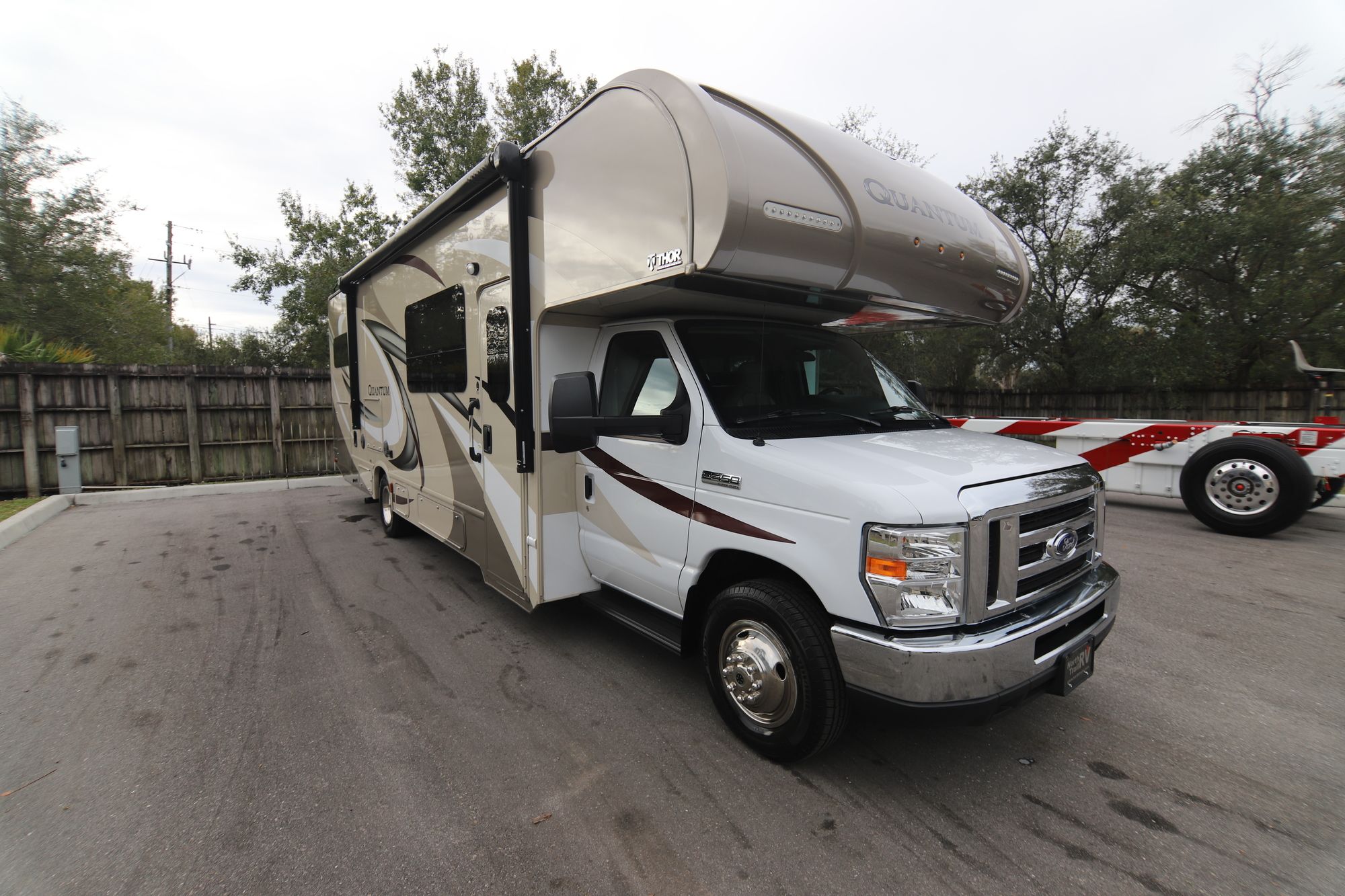 Used 2017 Thor Quantum 31PD Class C  For Sale