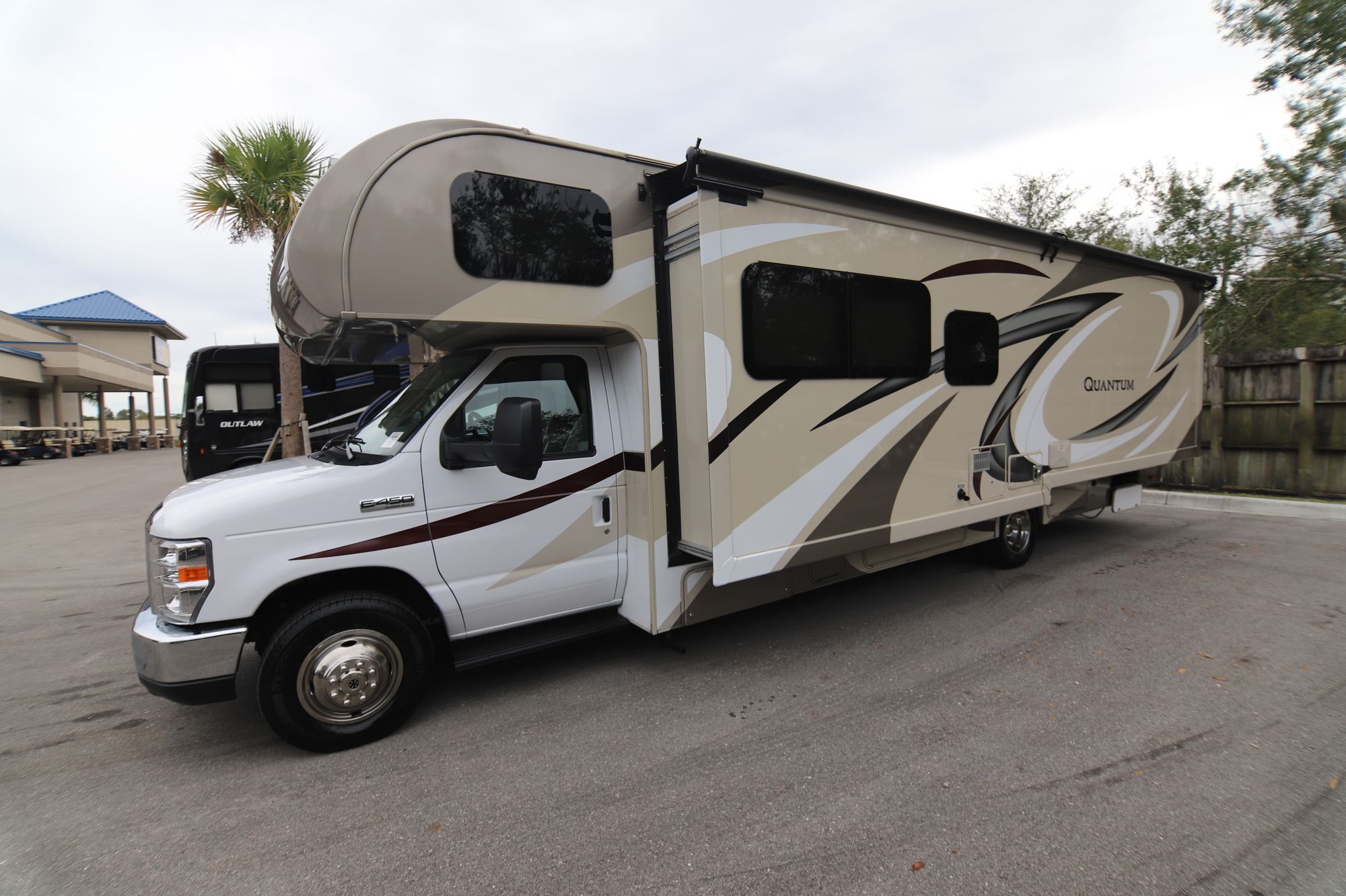 Used 2017 Thor Quantum 31PD Class C  For Sale