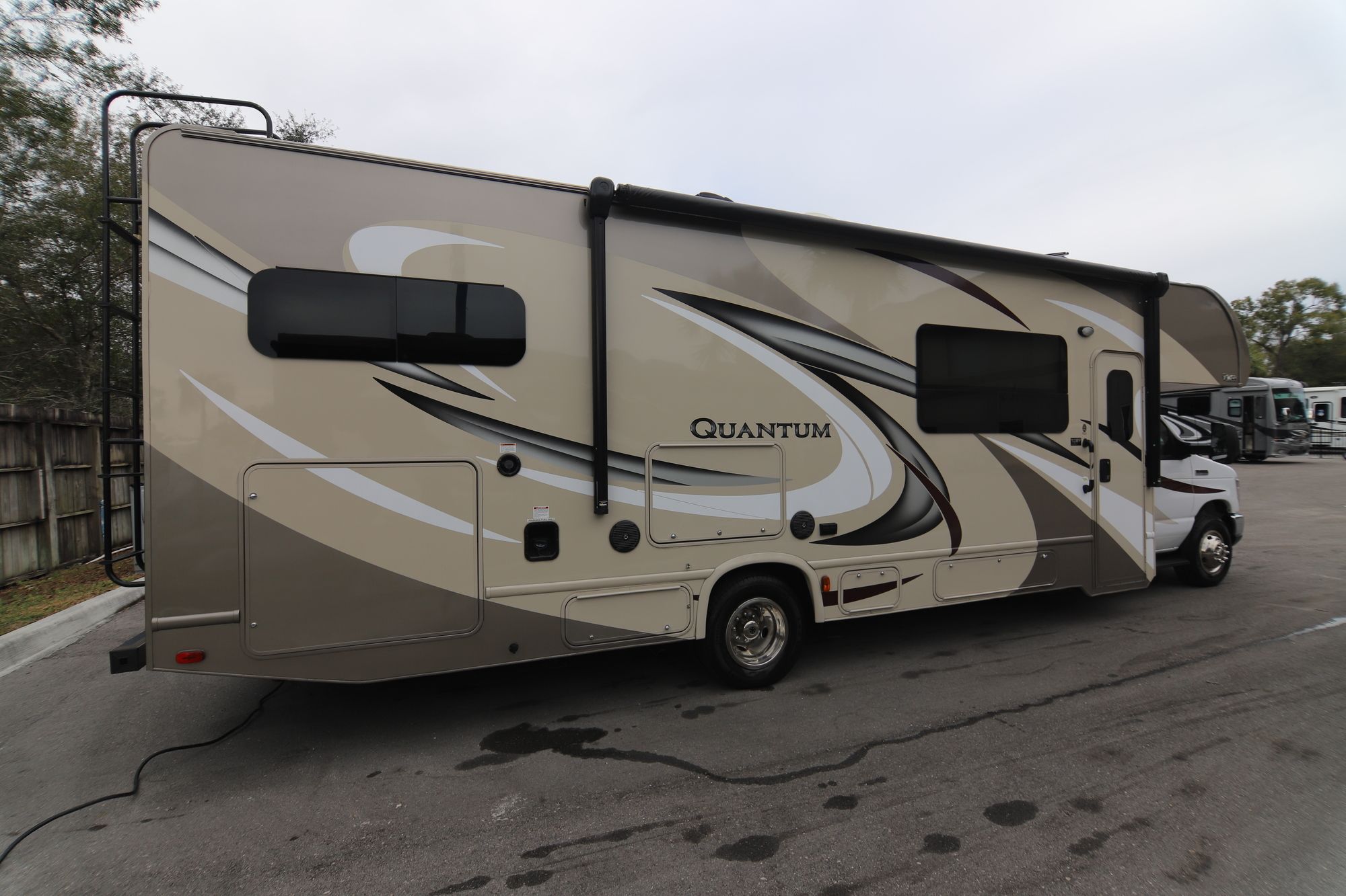 Used 2017 Thor Quantum 31PD Class C  For Sale