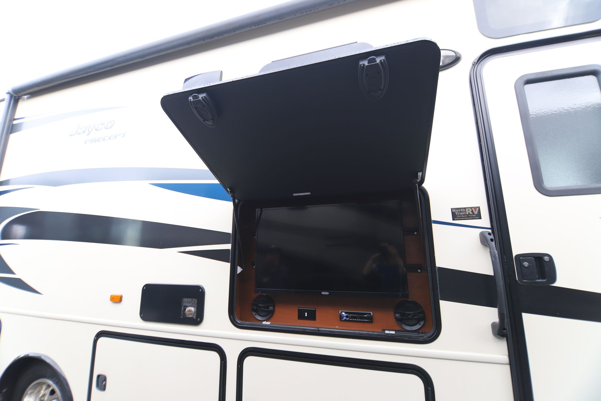 Used 2015 Jayco Precept 29UM Class A  For Sale