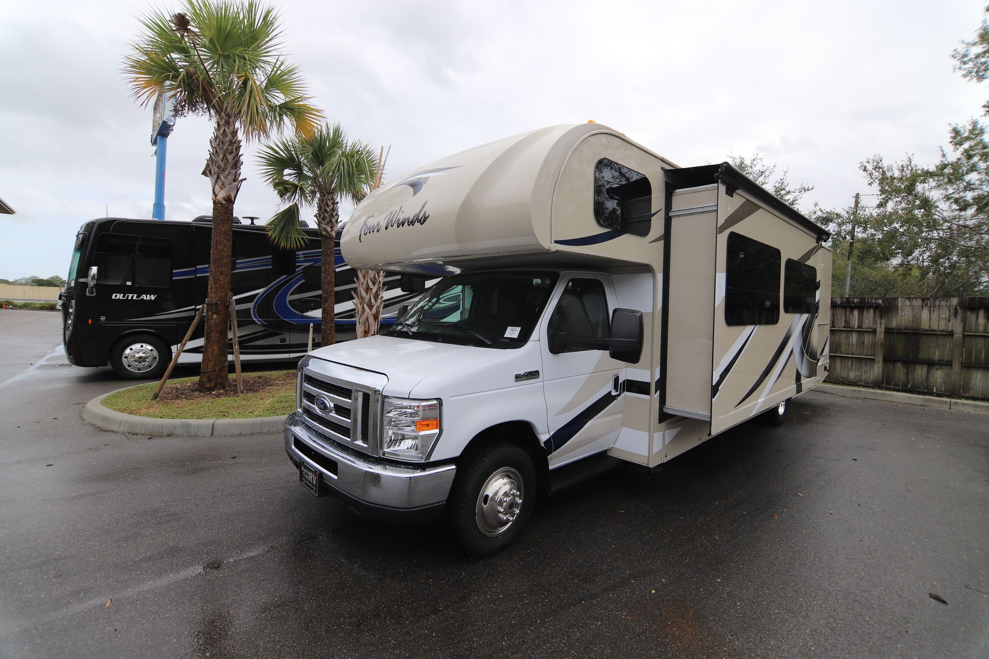 Used 2017 Thor Four Winds 31L Class C  For Sale