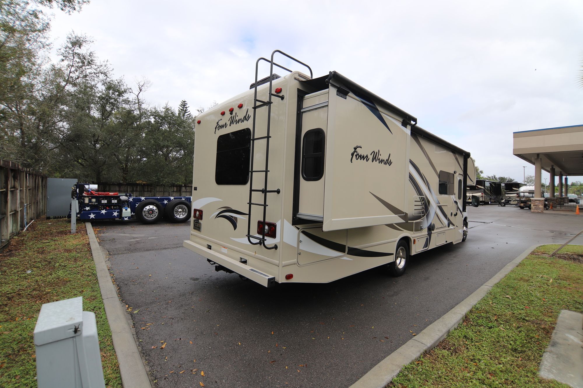 Used 2017 Thor Four Winds 31L Class C  For Sale