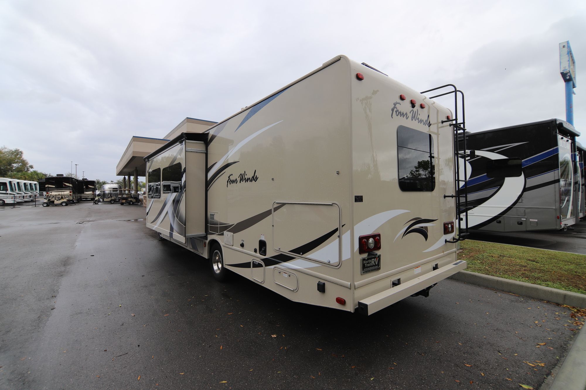 Used 2017 Thor Four Winds 31L Class C  For Sale