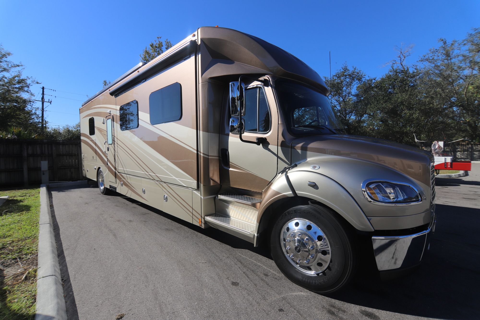 New 2019 Renegade Rv Verona Le 40LRB Super C  For Sale