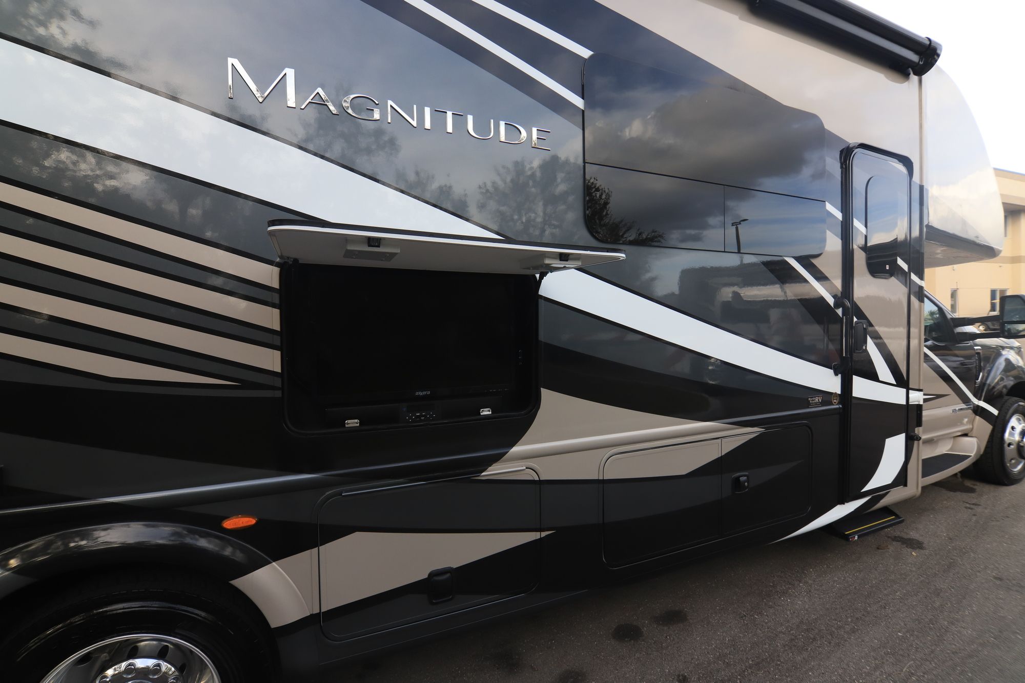 New 2019 Thor Magnitude SV34 Class C  For Sale