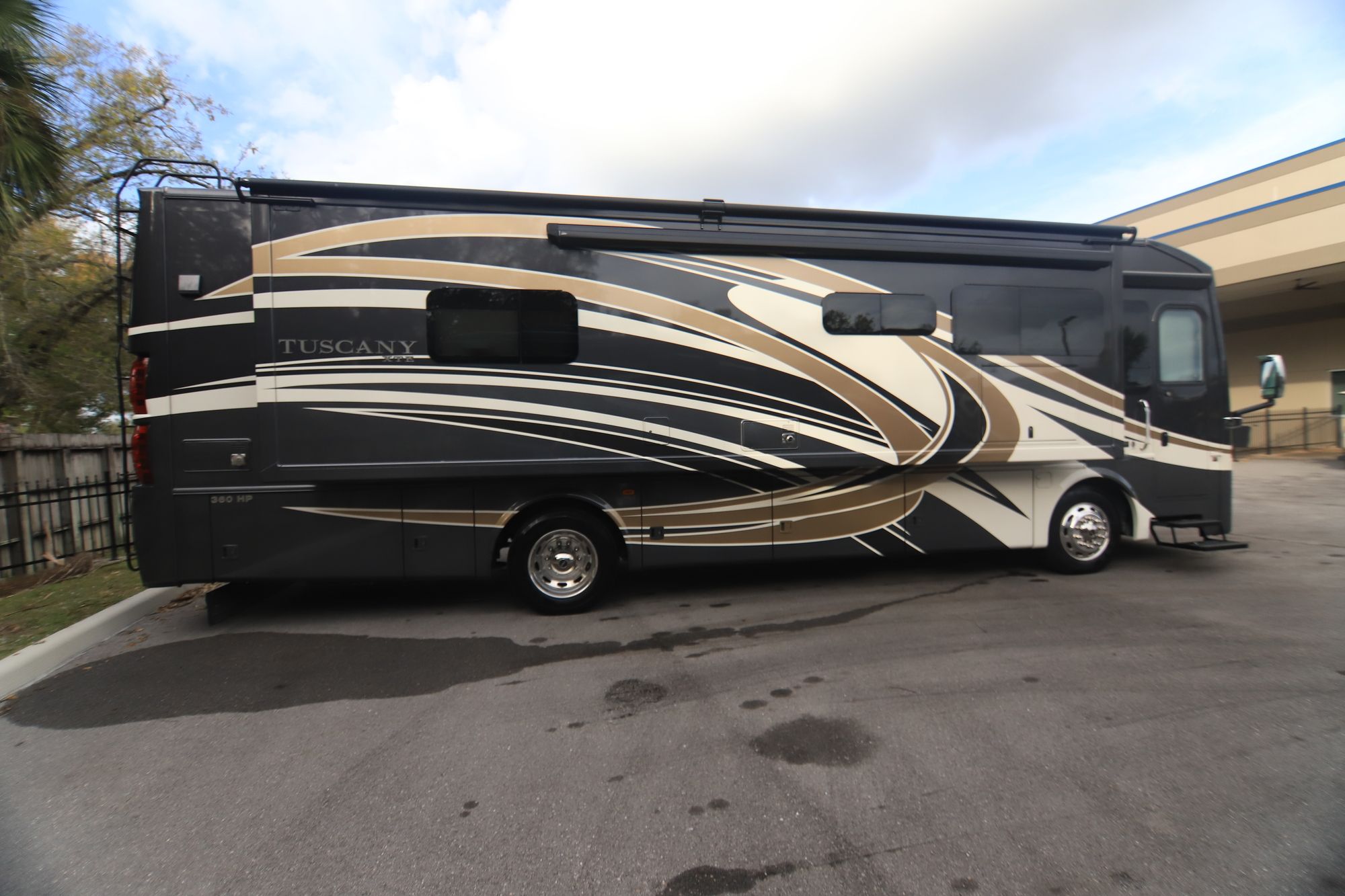 Used 2015 Thor Tuscany Xte 34ST Class A  For Sale