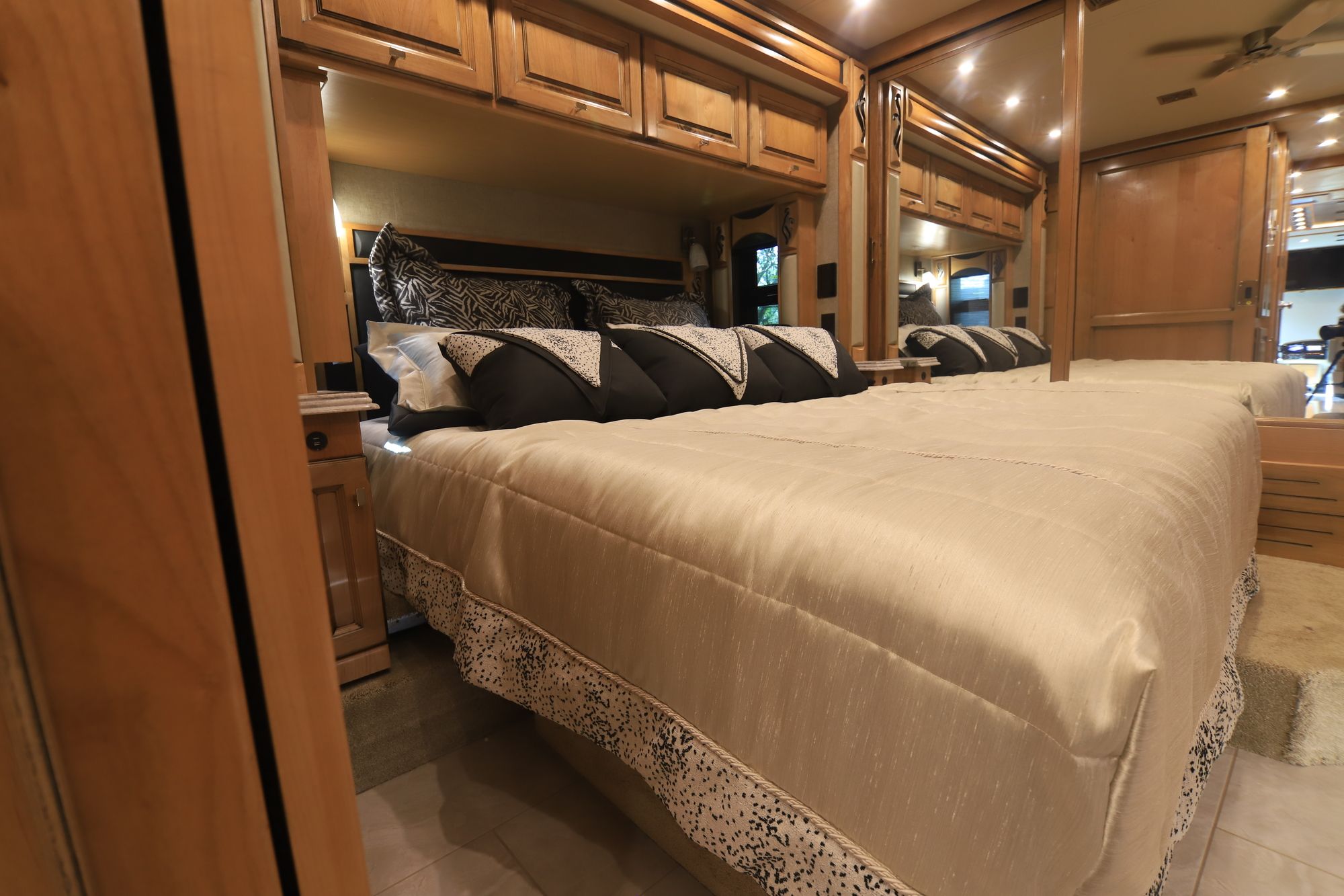 New 2019 Tiffin Motor Homes Phaeton BUNKS Class A  For Sale