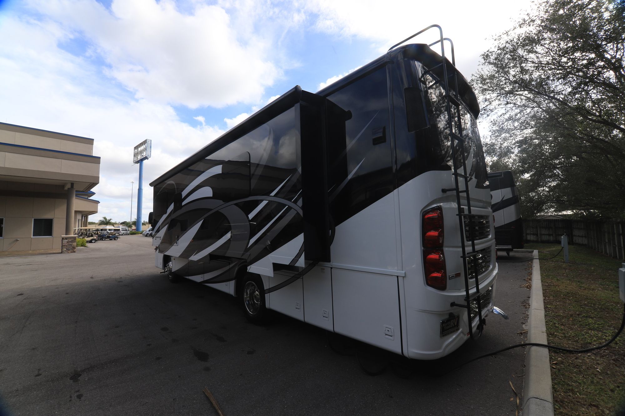 New 2019 Newmar Ventana Le 3426 Class A  For Sale