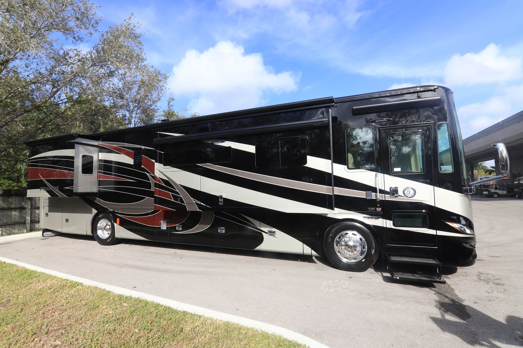 New 2019 Tiffin Motor Homes Phaeton BUNKS Class A  For Sale