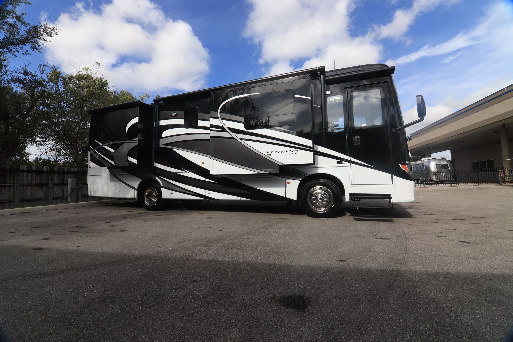 New 2019 Newmar Ventana Le 3426 Class A  For Sale