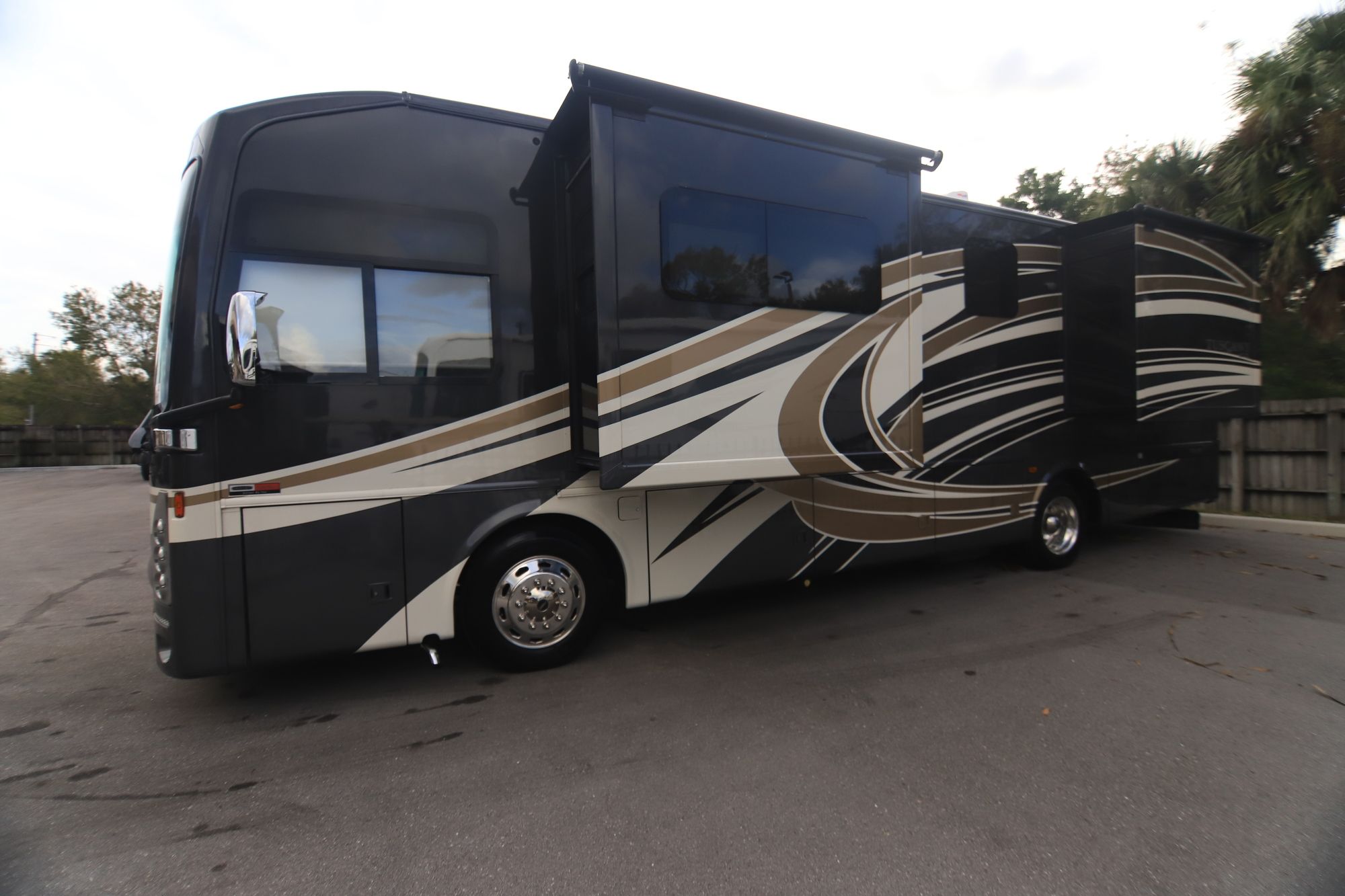 Used 2015 Thor Tuscany Xte 34ST Class A  For Sale