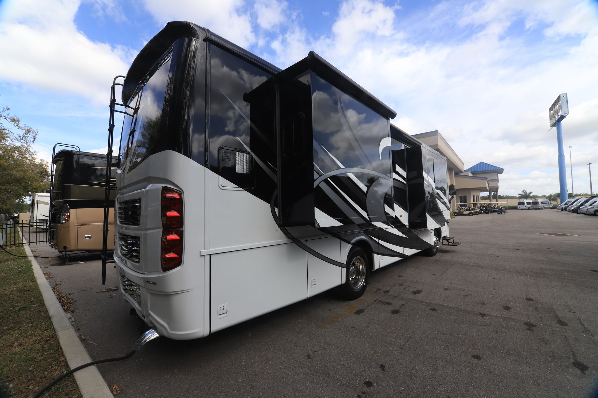 New 2019 Newmar Ventana Le 3426 Class A  For Sale