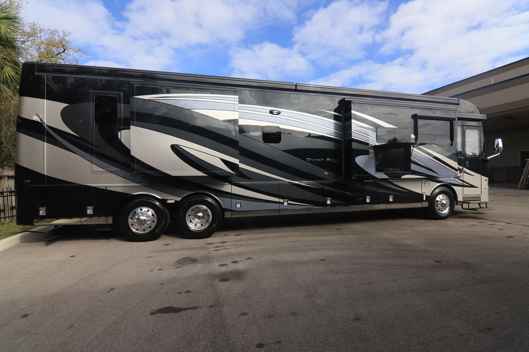 New 2019 Newmar Dutch Star 4326 Class A  For Sale