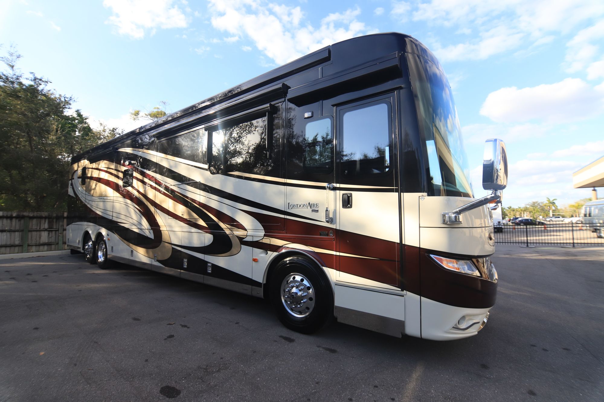 Used 2017 Newmar London Aire 4535 Class A  For Sale