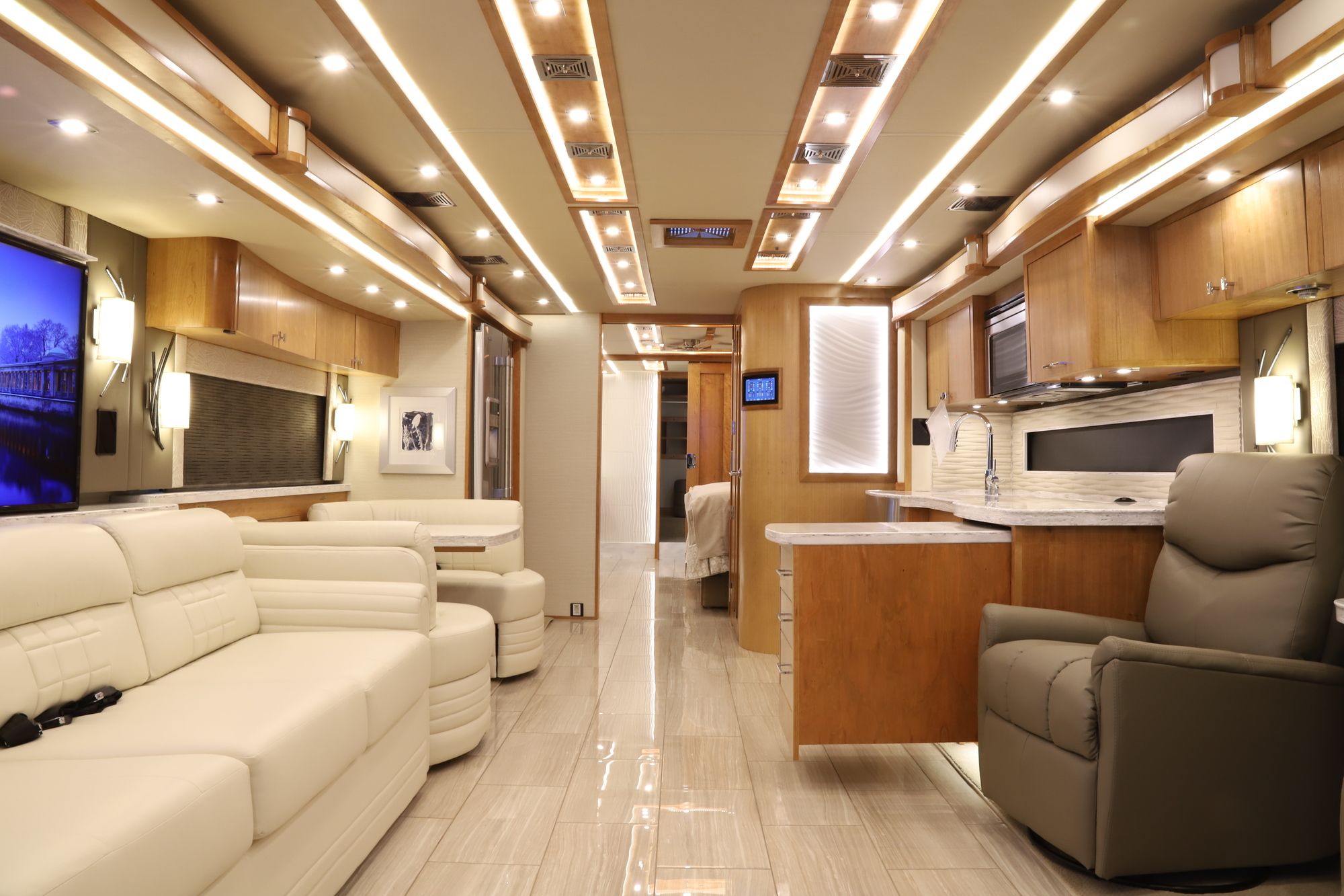 New 2019 Tiffin Motor Homes Zephyr 45 PZ Class A  For Sale