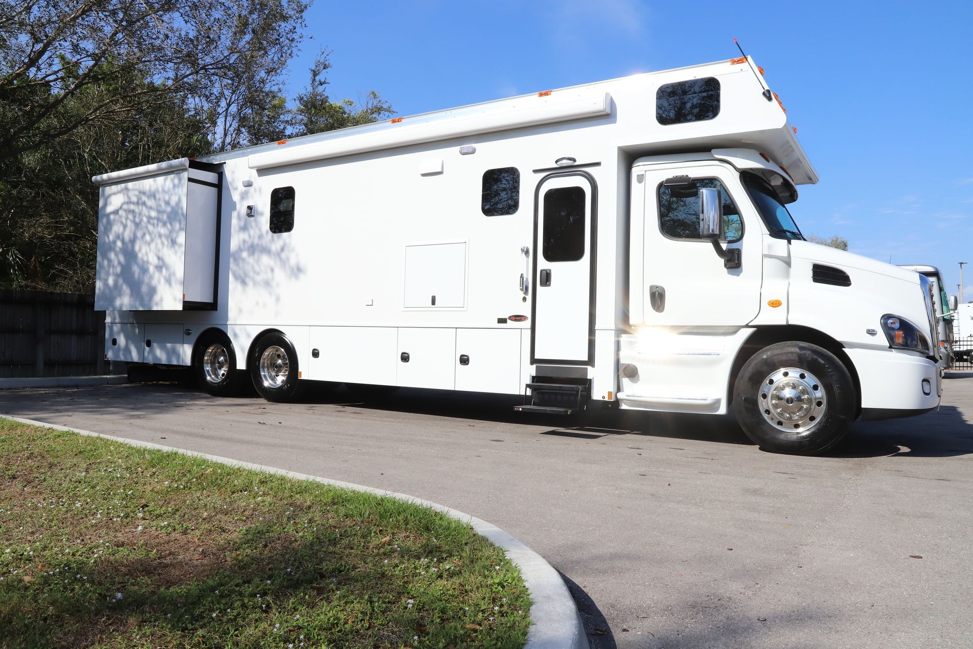 New 2019 Renegade Rv Classic 41CRW Super C  For Sale