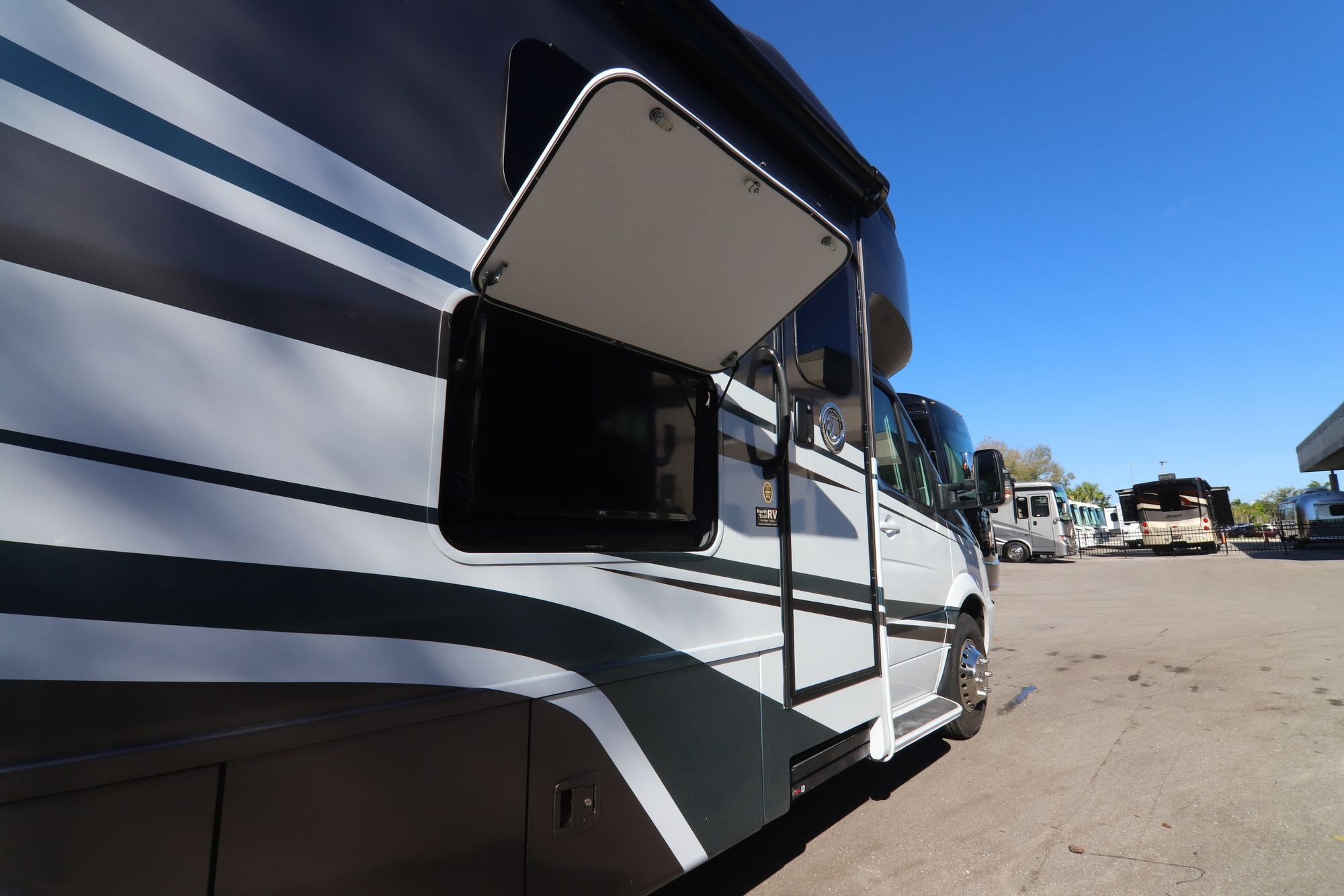 New 2019 Tiffin Motor Homes Wayfarer 24BW Class C  For Sale