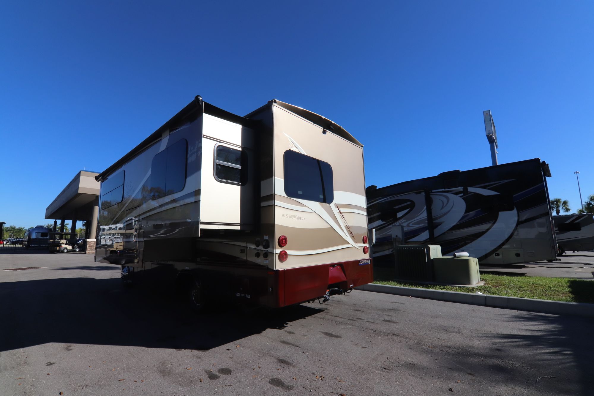 New 2019 Dynamax Isata 3 24FW Class C  For Sale