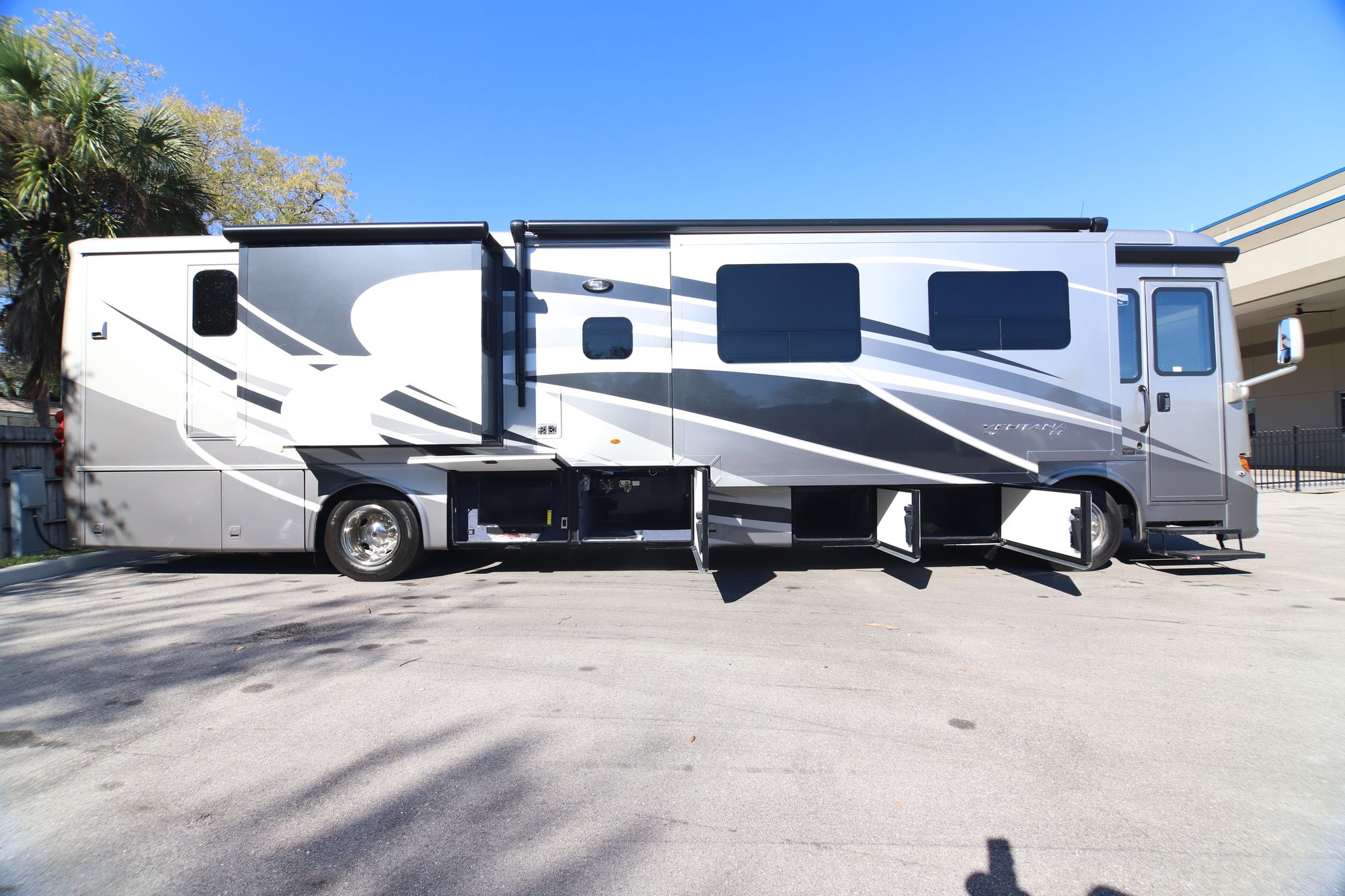 New 2019 Newmar Ventana Le 4002 Class A  For Sale