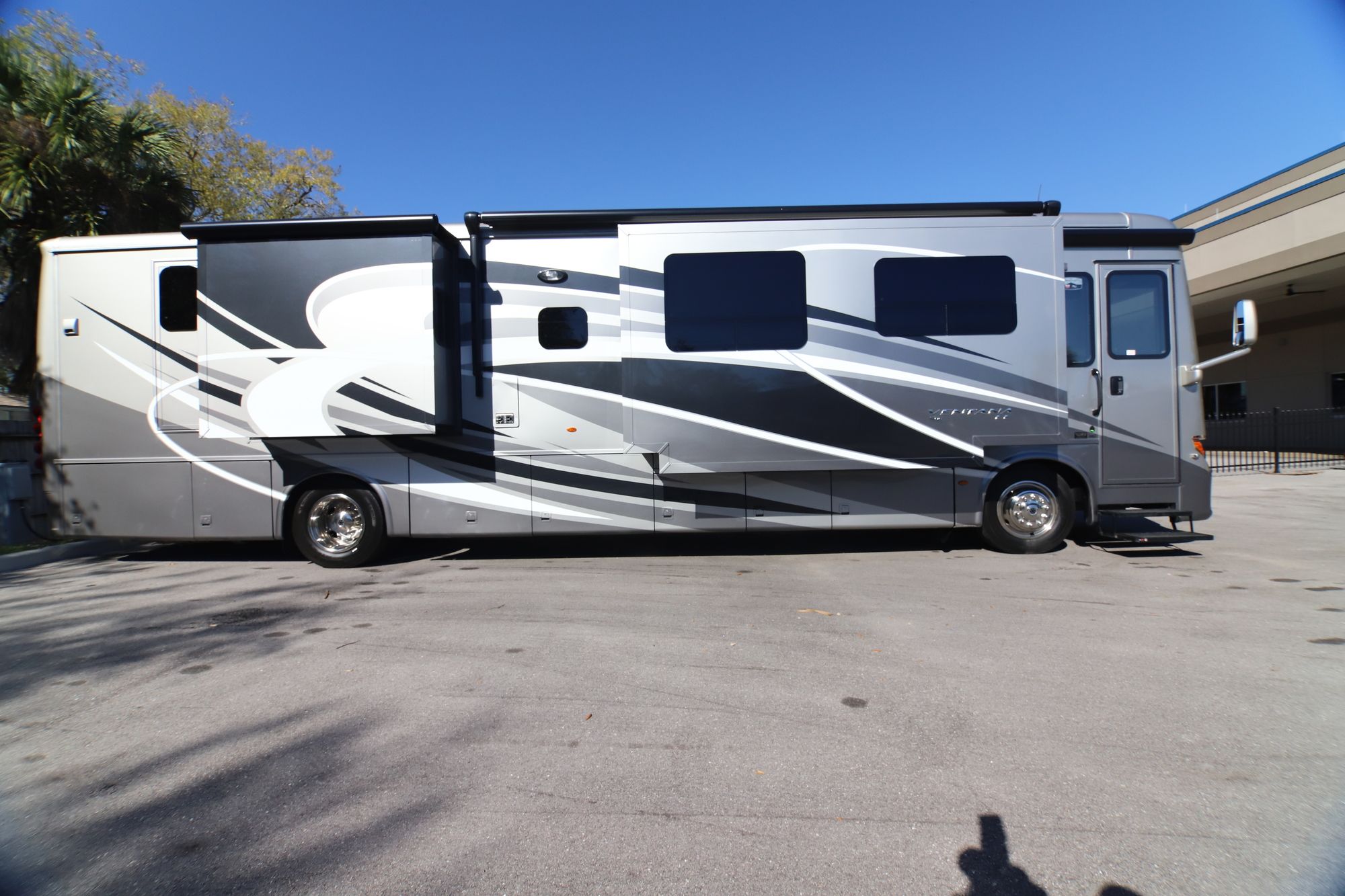 New 2019 Newmar Ventana Le 4002 Class A  For Sale