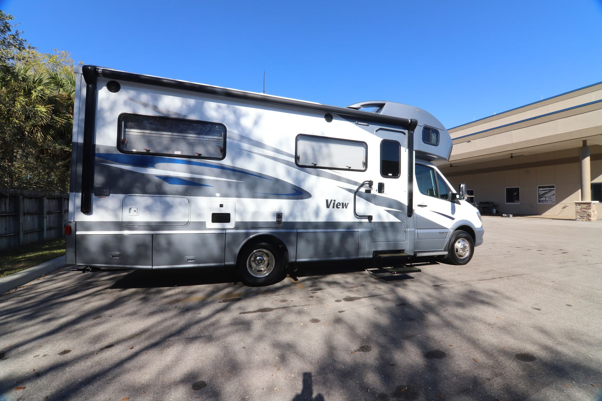 Used 2019 Winnebago View 24J Class C  For Sale