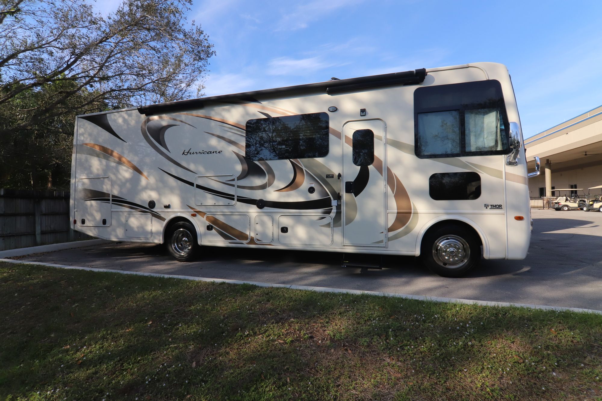 Used 2017 Thor Hurricane 29M Class A  For Sale