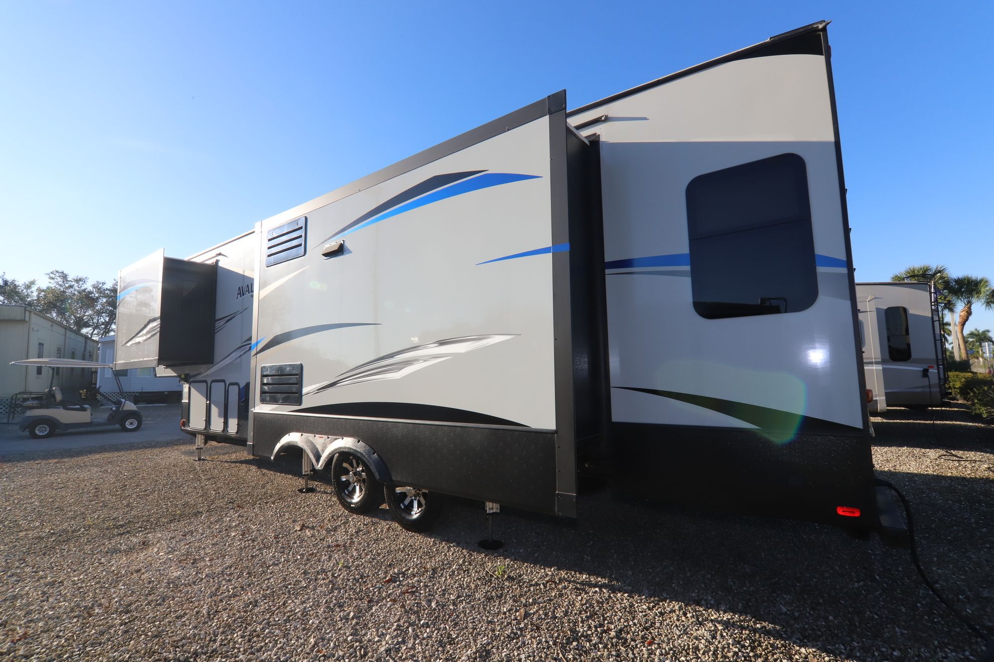 Used 2018 Keystone Avalanche 320RS Fifth Wheel  For Sale