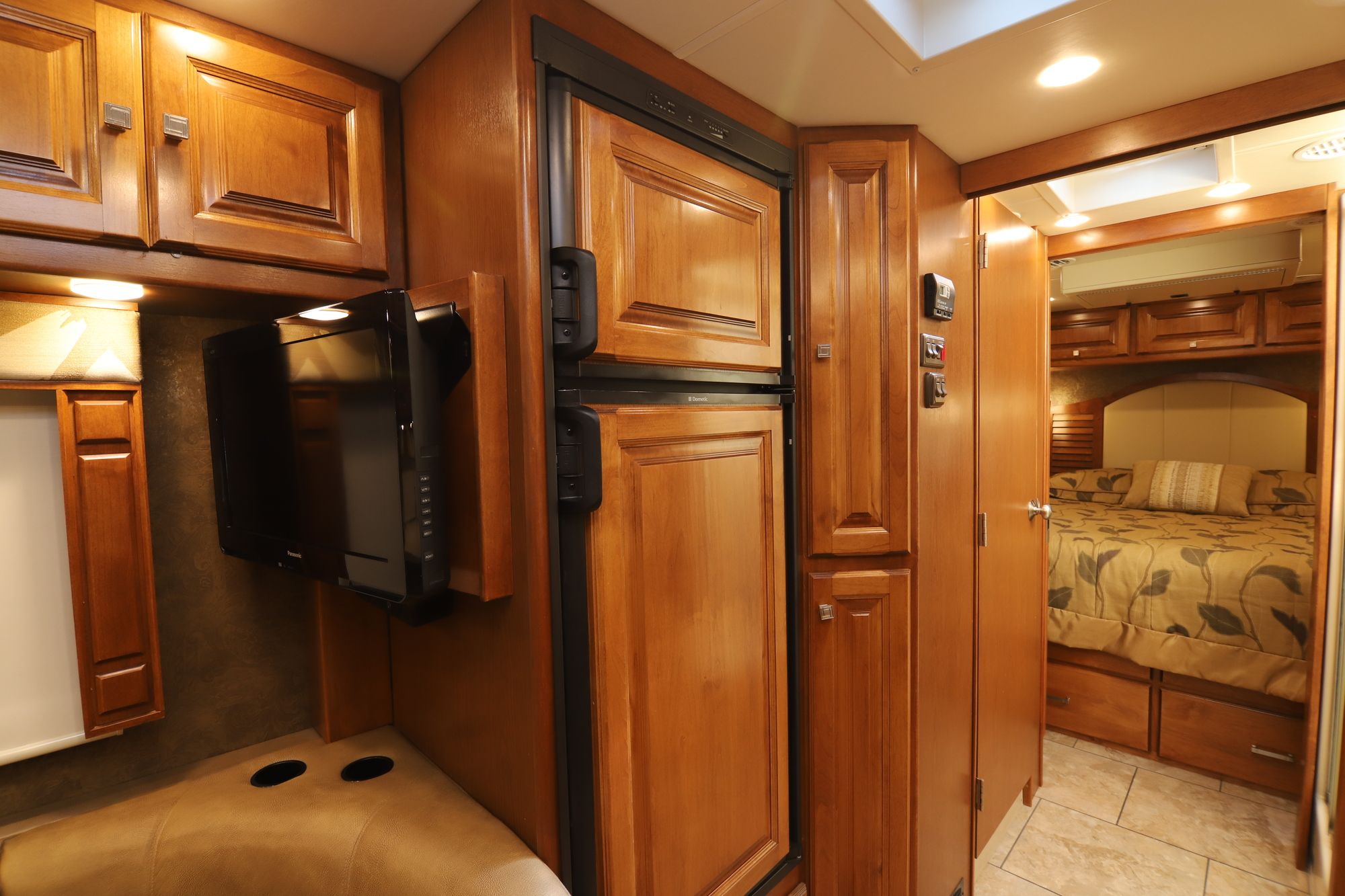 Used 2014 Tiffin Motor Homes Breeze 28BR Class A  For Sale