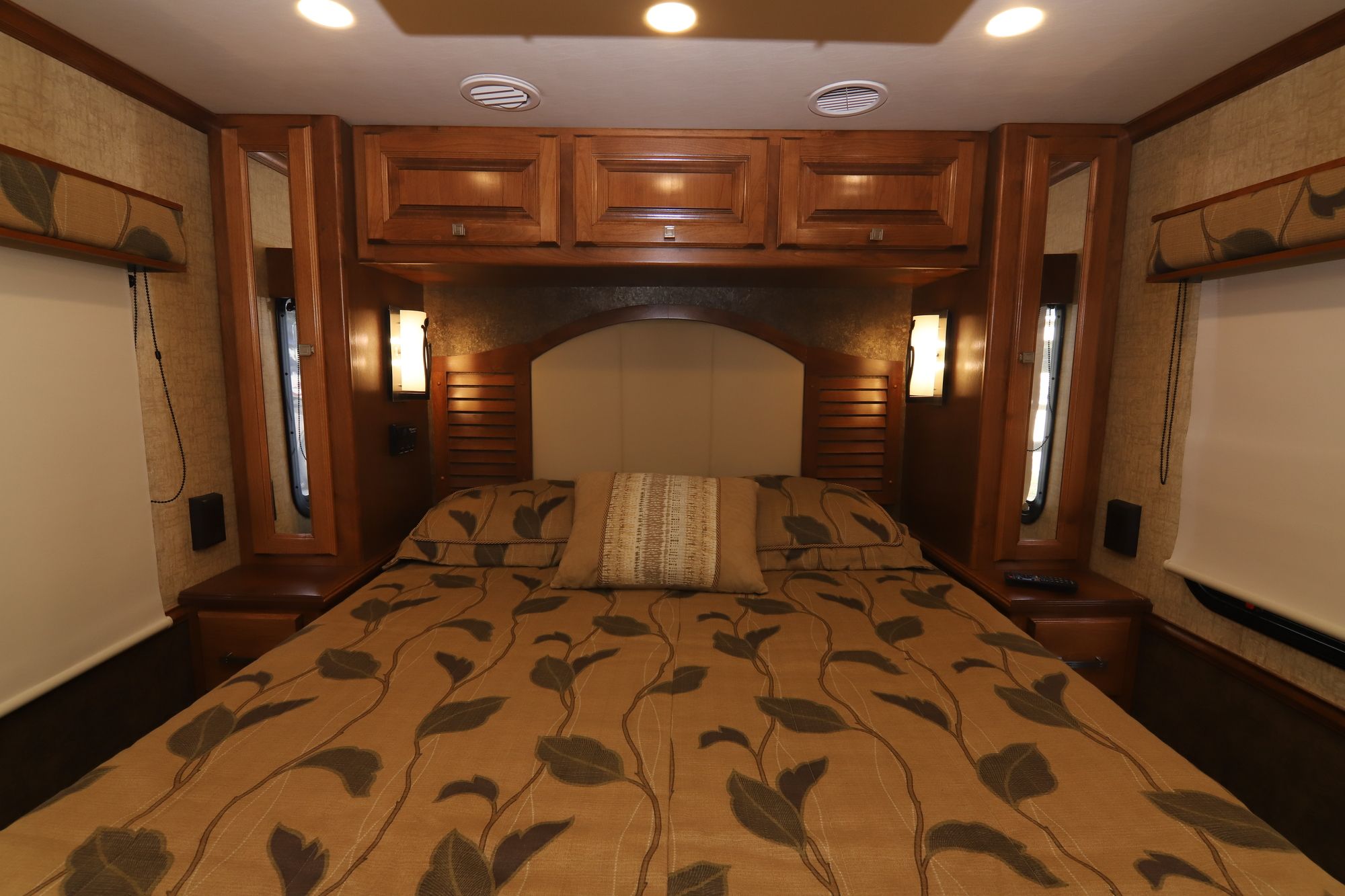 Used 2014 Tiffin Motor Homes Breeze 28BR Class A  For Sale