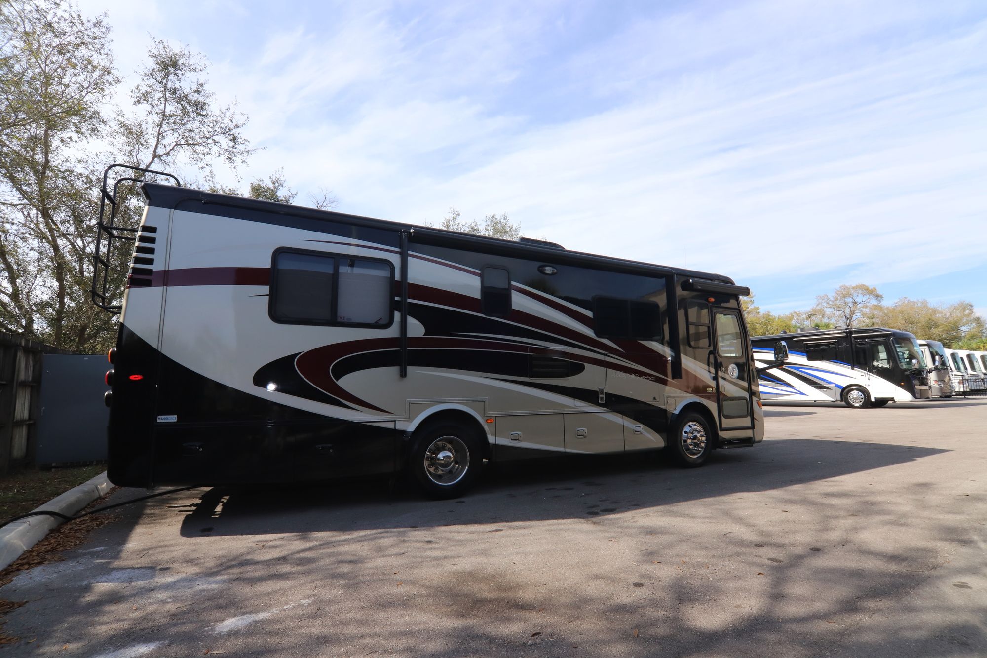 Used 2014 Tiffin Motor Homes Breeze 28BR Class A  For Sale