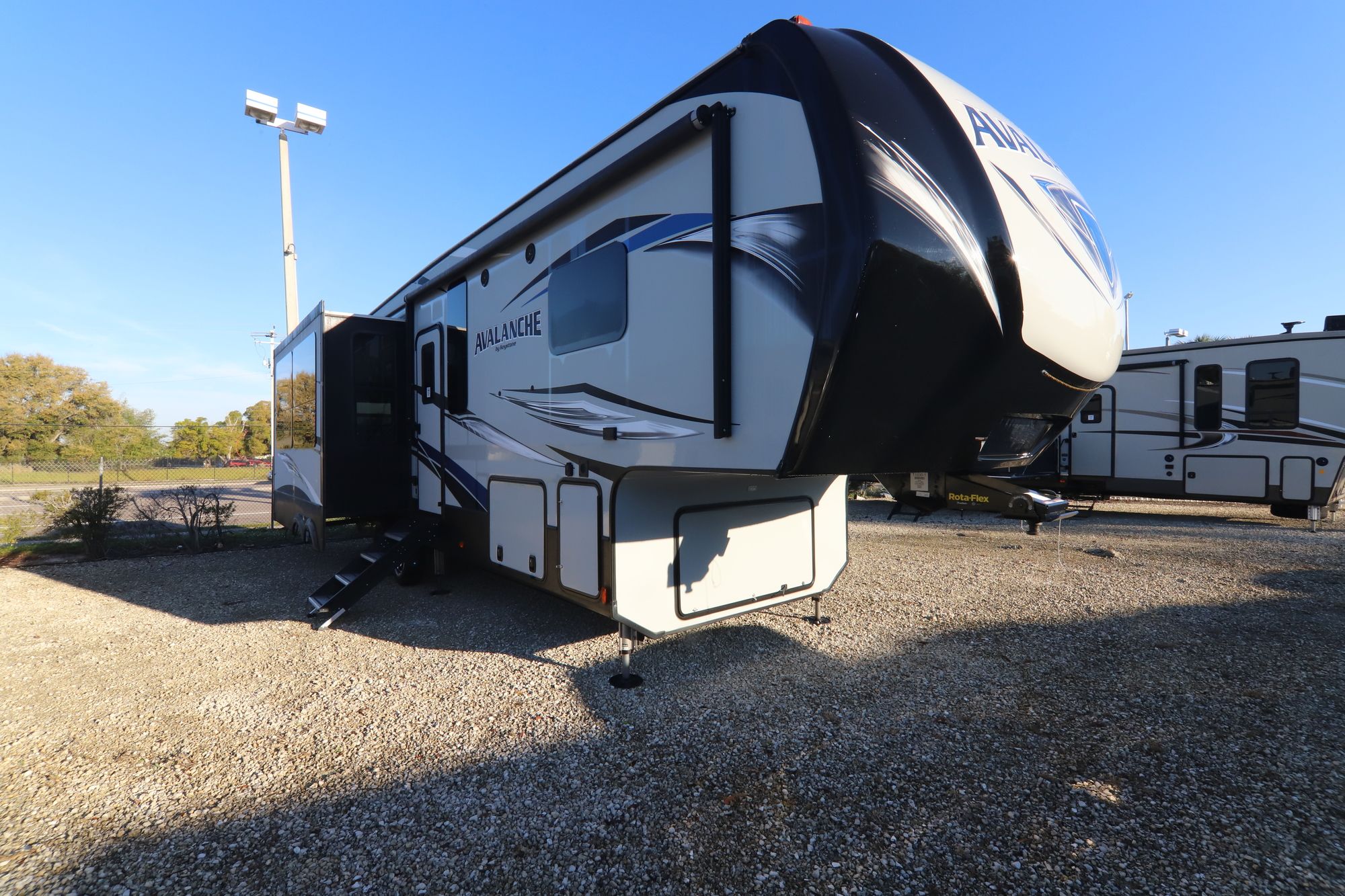 Used 2018 Keystone Avalanche 320RS Fifth Wheel  For Sale