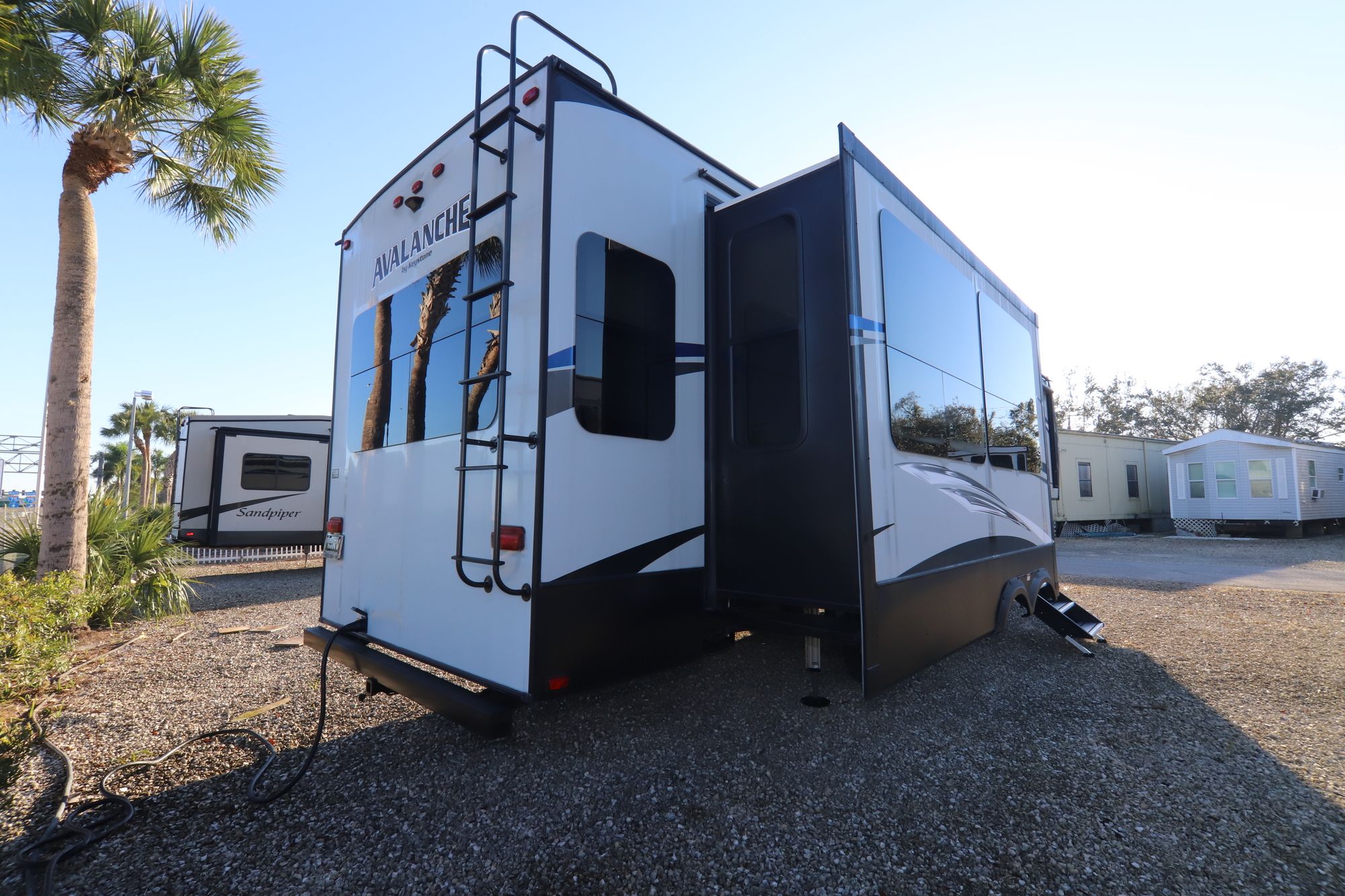 Used 2018 Keystone Avalanche 320RS Fifth Wheel  For Sale