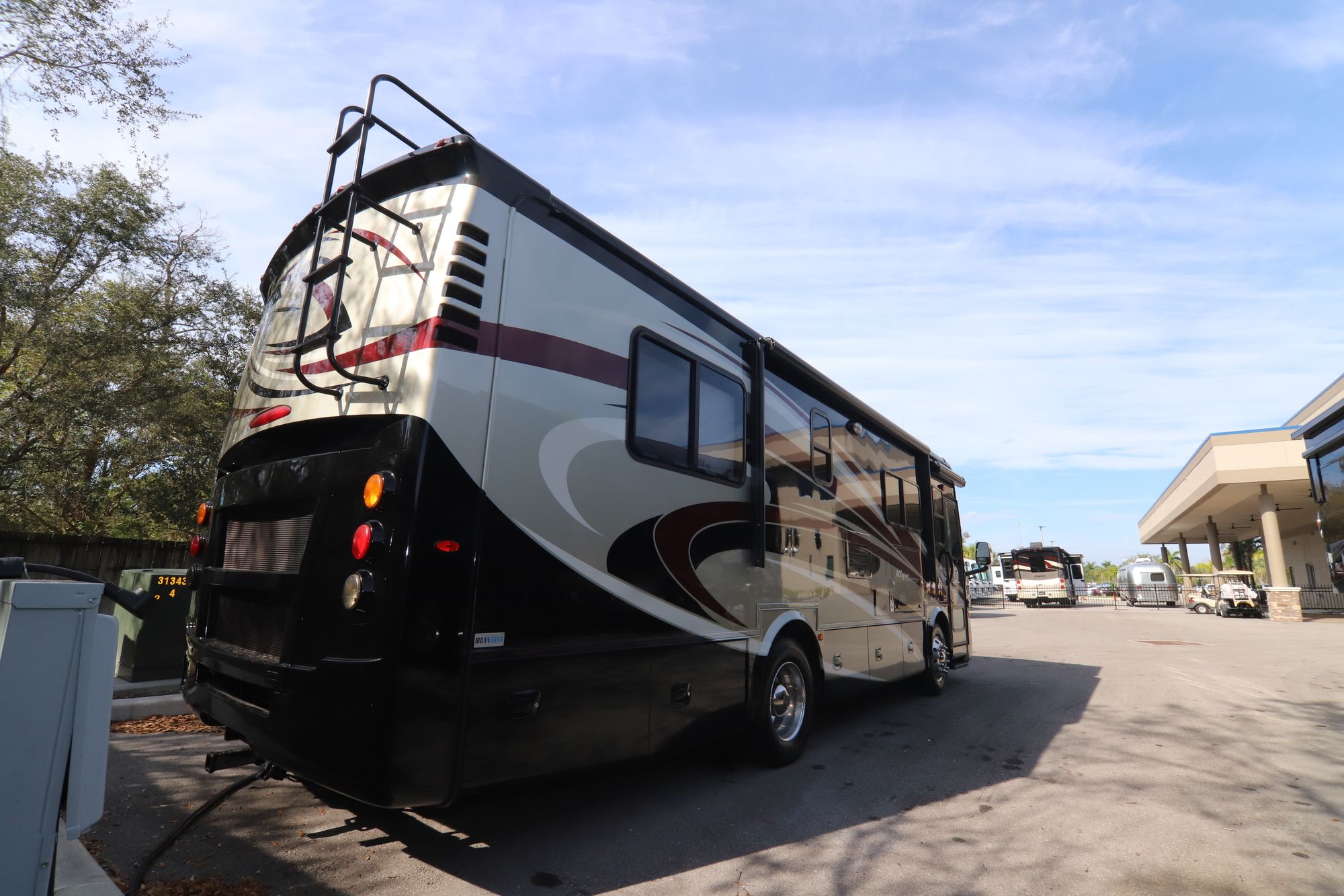 Used 2014 Tiffin Motor Homes Breeze 28BR Class A  For Sale