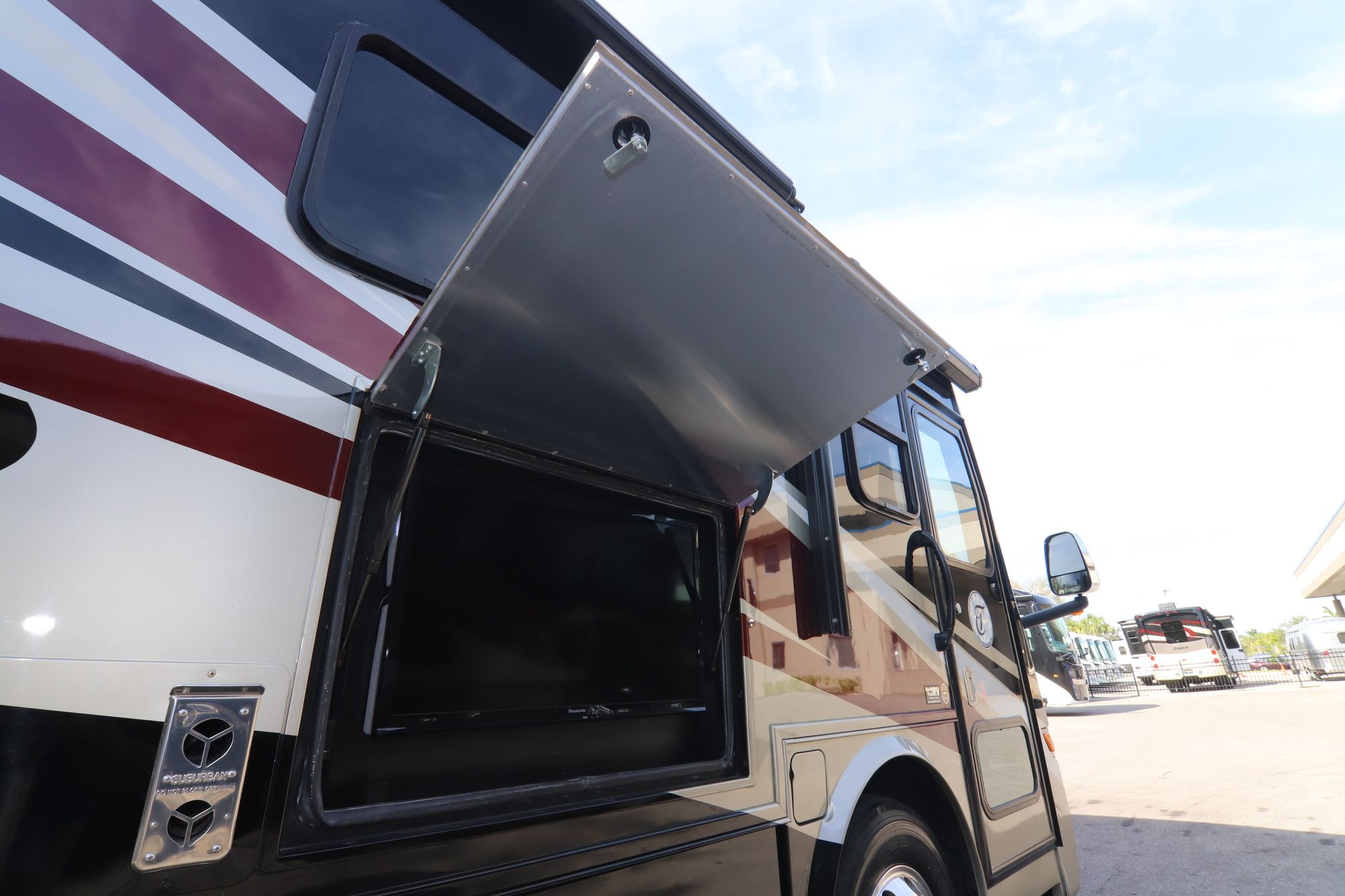 Used 2014 Tiffin Motor Homes Breeze 28BR Class A  For Sale