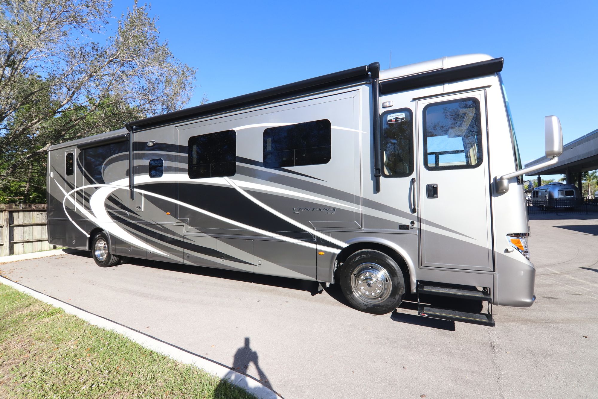 New 2019 Newmar Ventana Le 4002 Class A  For Sale