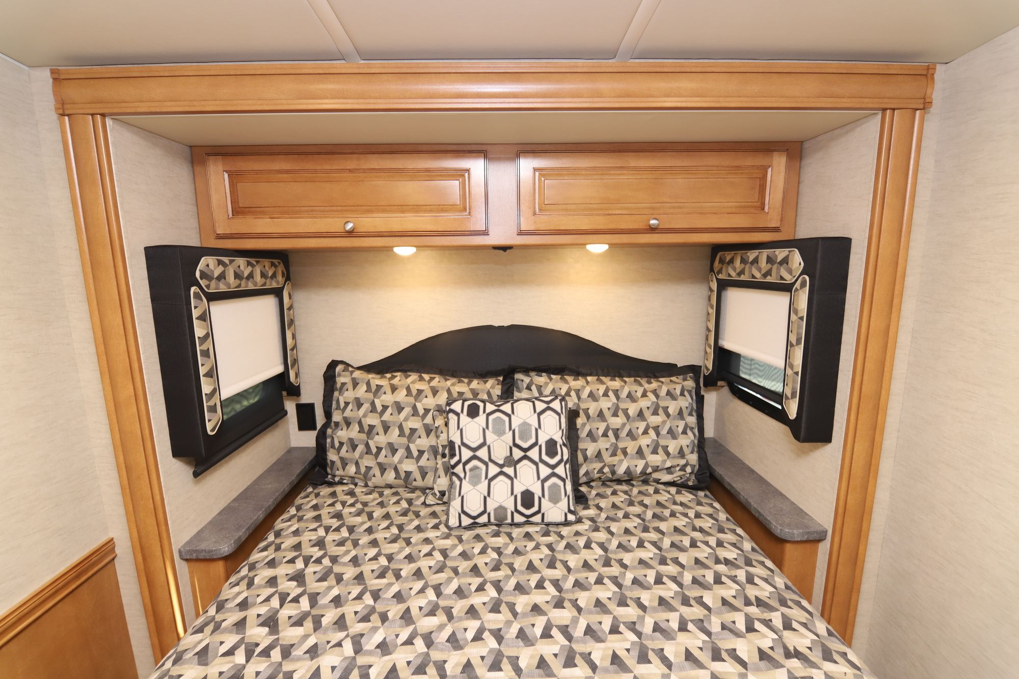 Used 2018 Winnebago Sun Star Lx 30T Class A  For Sale