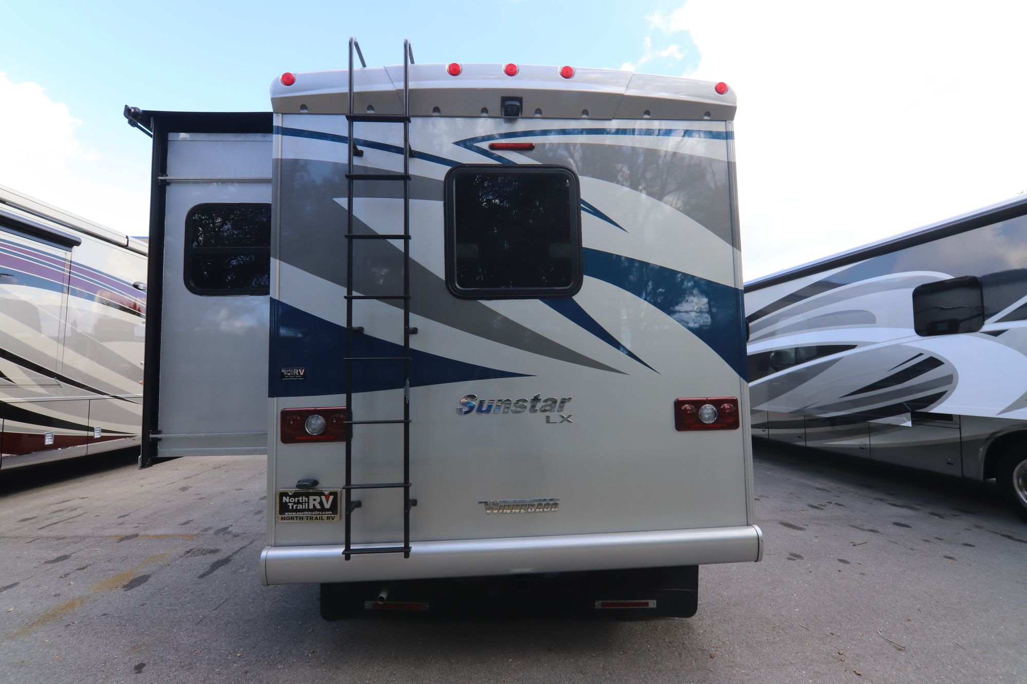 Used 2018 Winnebago Sun Star Lx 30T Class A  For Sale