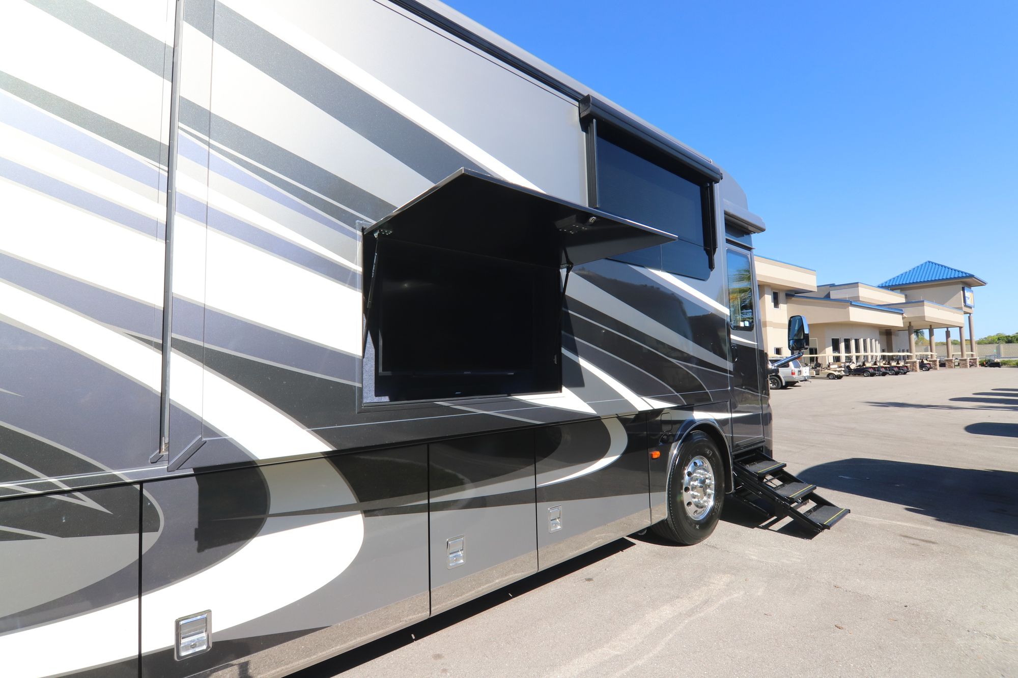 Used 2017 Newmar London Aire 4535 Class A  For Sale