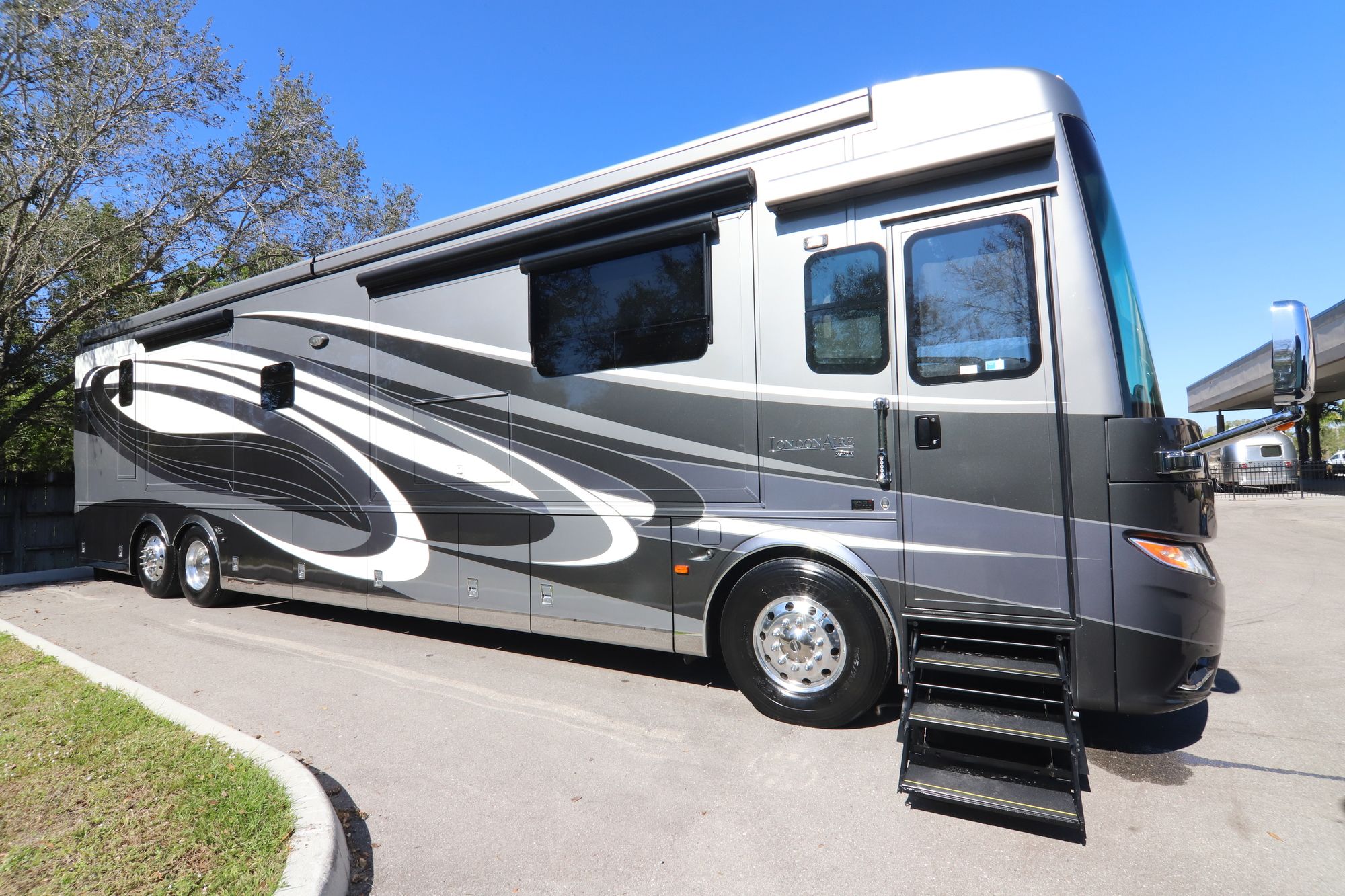 Used 2017 Newmar London Aire 4535 Class A  For Sale